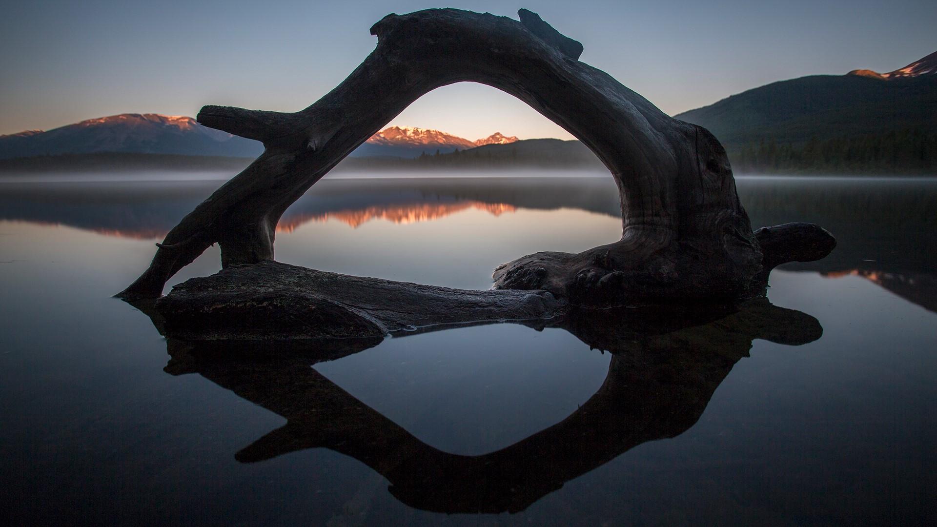 1920x1080 View of Pyramid Lake during sunrise, Jasper National Park, Alberta, Canada. Windows 10 Spotlight Image