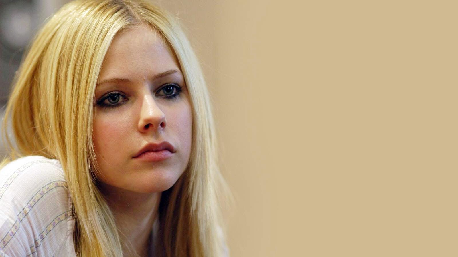 Avril Lavigne  WallpapersAesthetics  Facebook