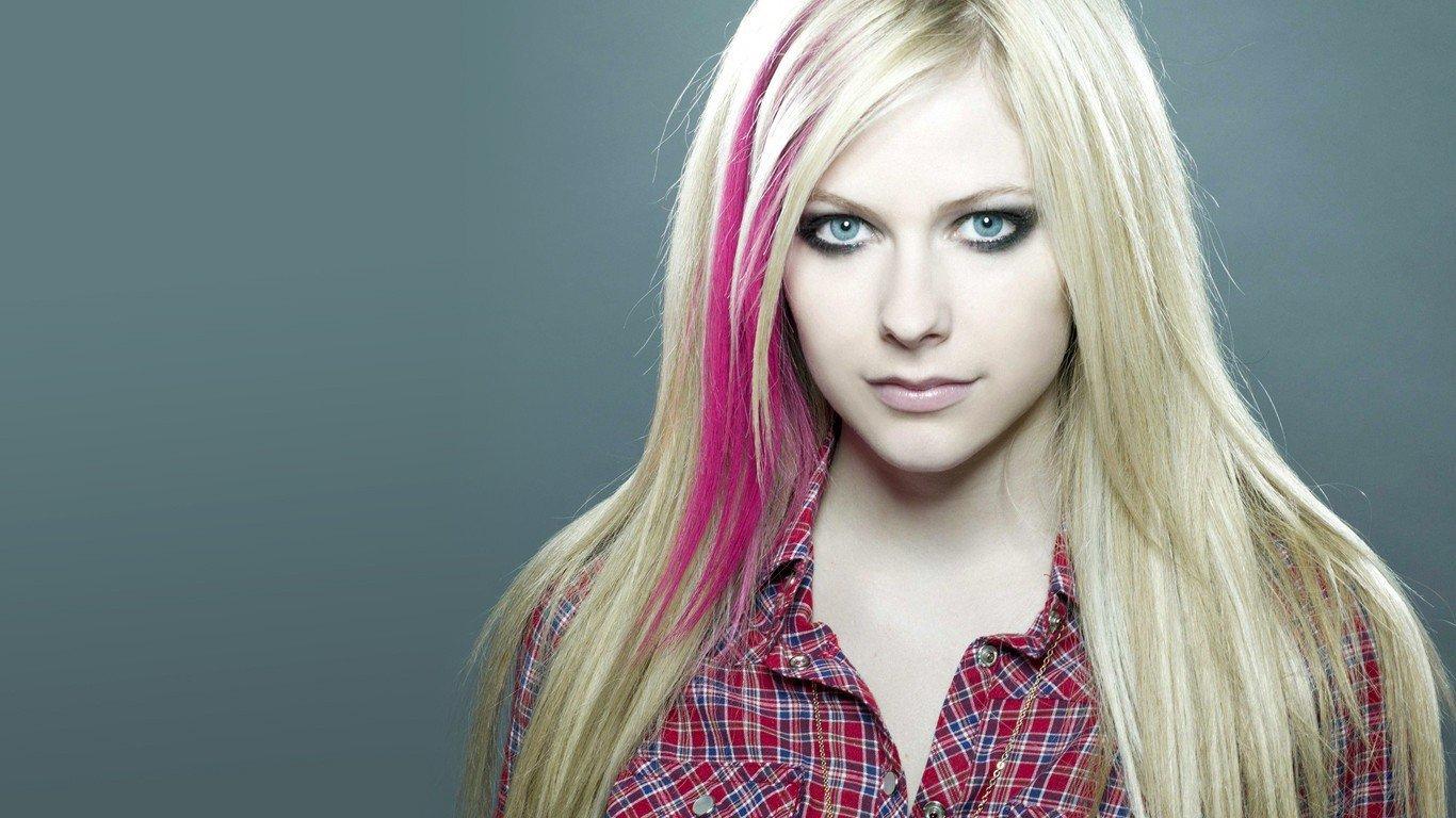1366x768 Avril Lavigne HD Wallpaper / Desktop and Mobile Image & Photo