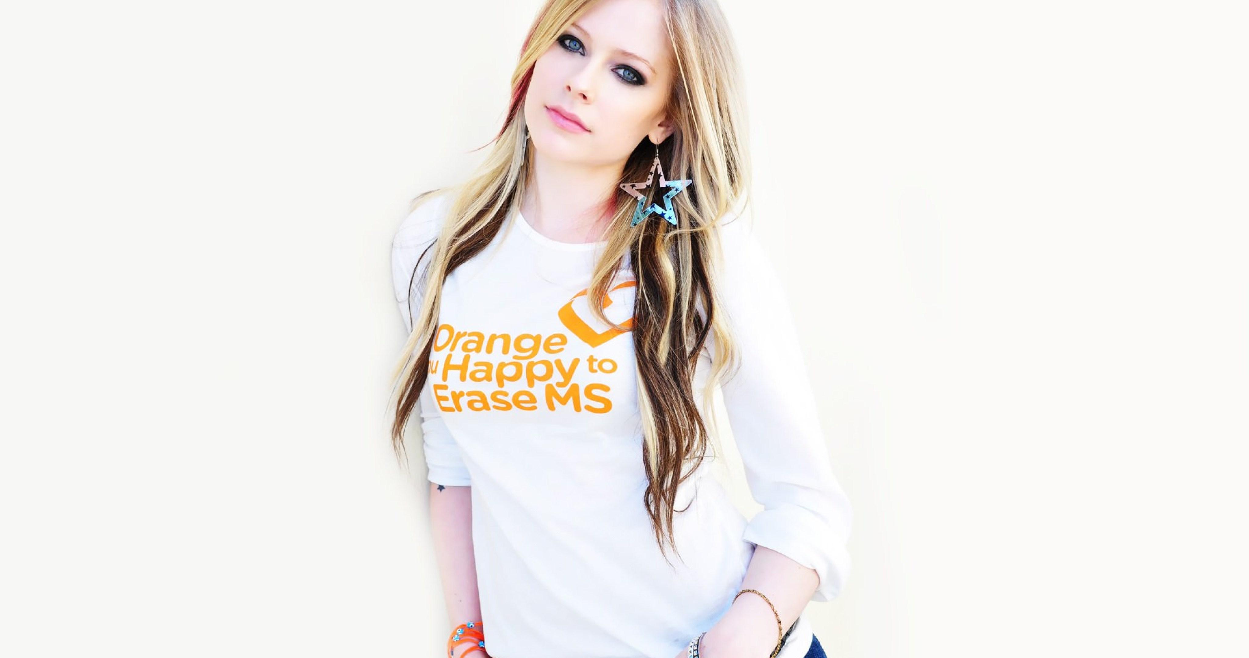 4096x2160 avril lavigne singer 4k ultra HD wallpaper High quality walls