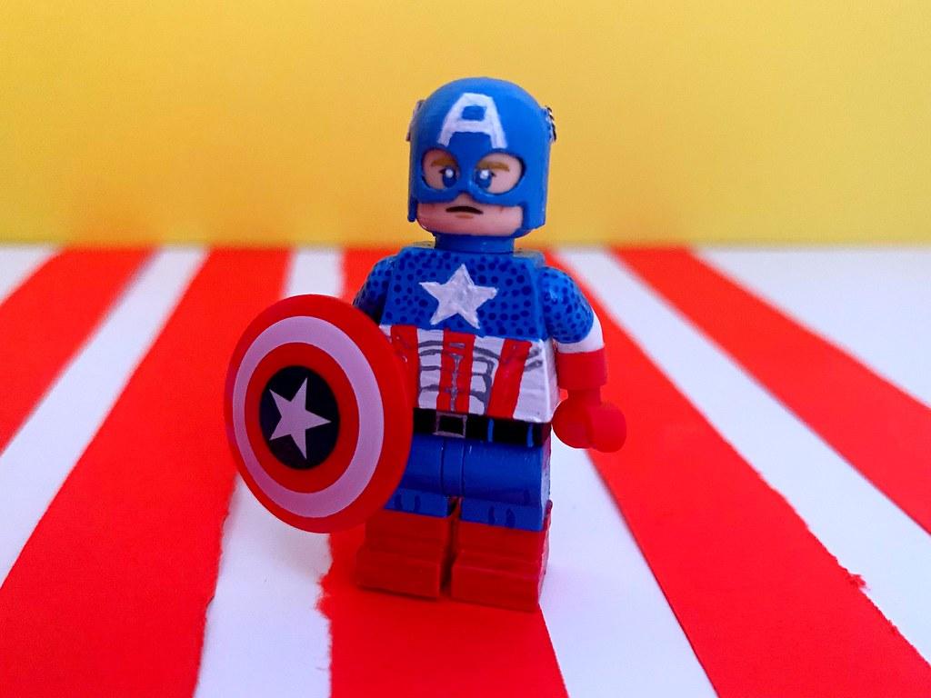 1024x768 Lego custom Captain America (classic)