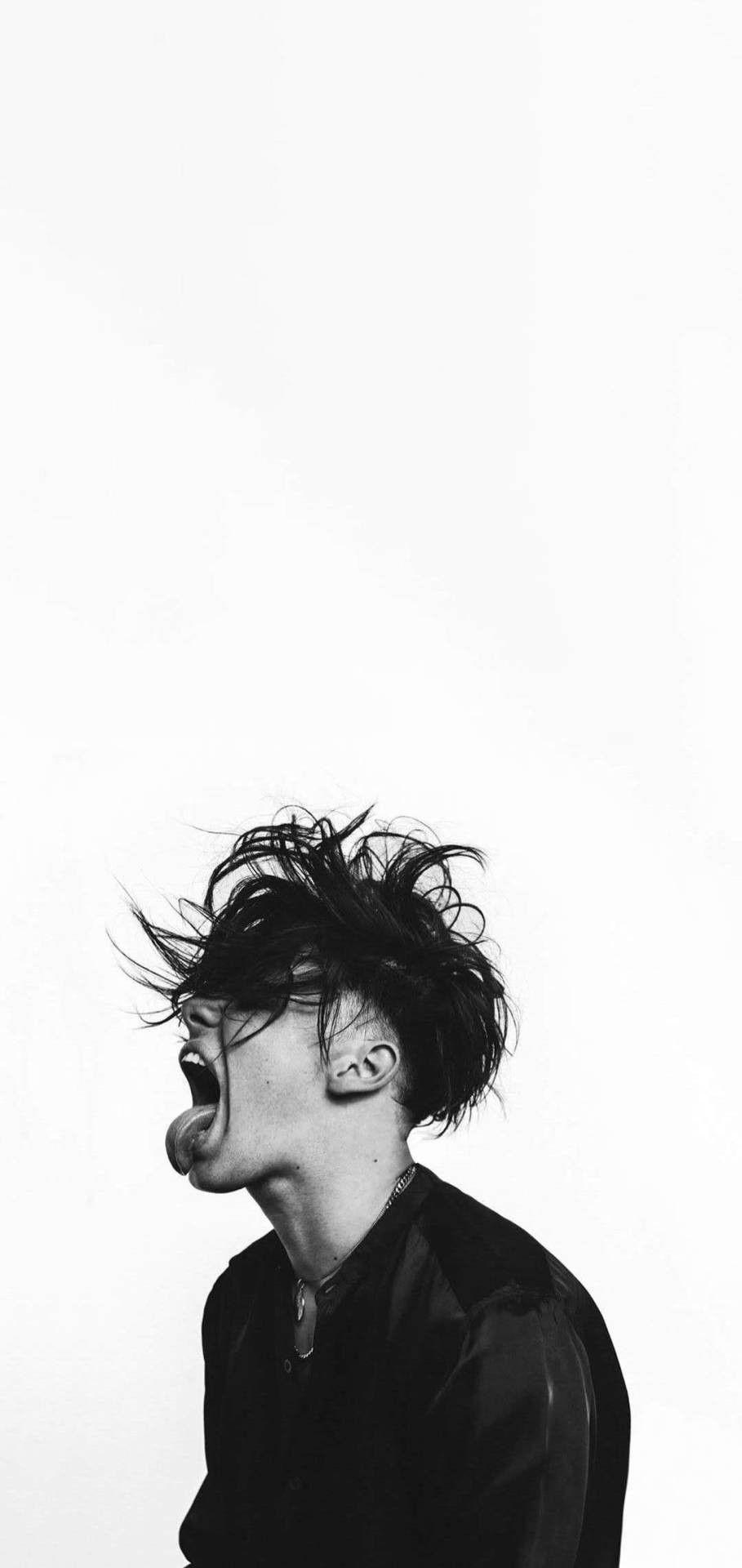 909x1920 YUNGBLUD. Dominic harrison, Black and white photo wall, Black and white picture wall