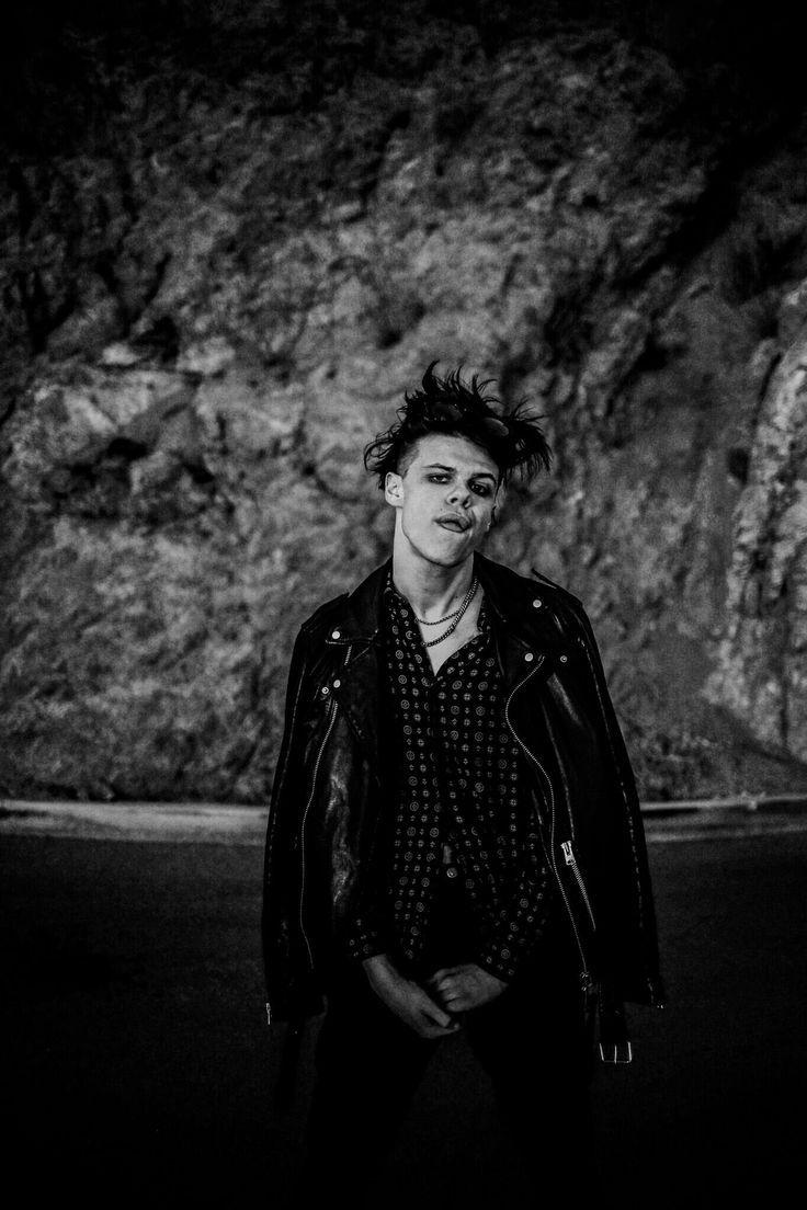 736x1104 Yungblud Wallpaper
