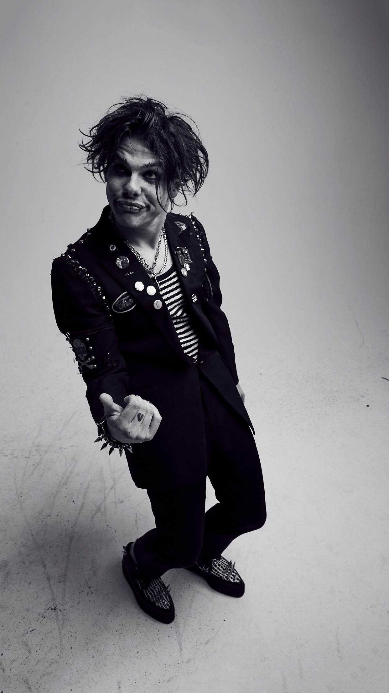 1242x2208 Yungblud Wallpaper