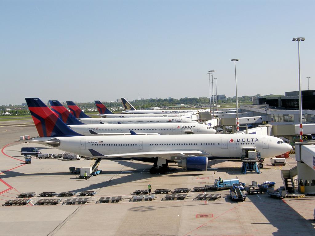 1024x768 Delta Air Lines Airbus A330 200 N861nw N856nw N803nw At Amsterdam Airport