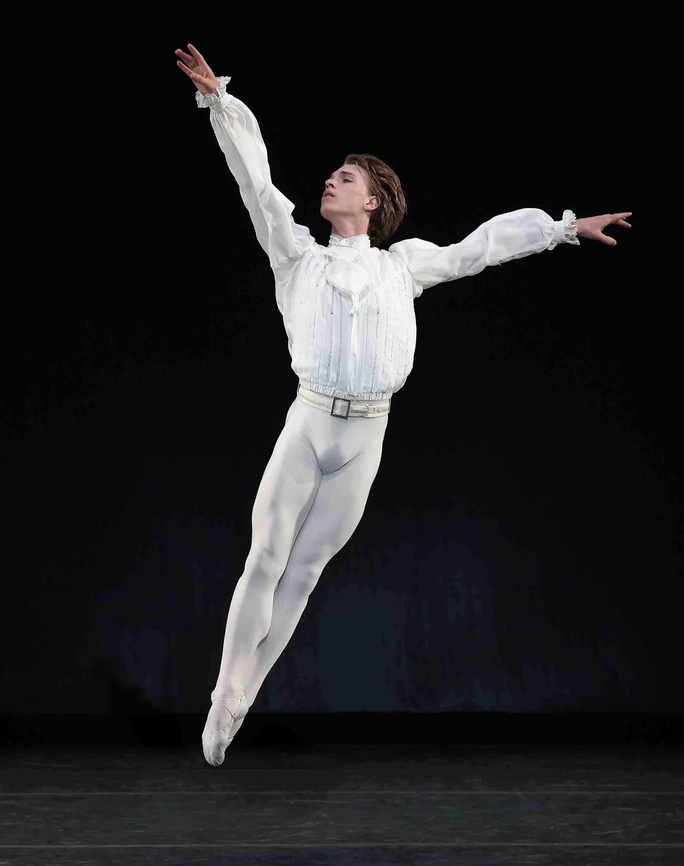 Male Ballet Wallpapers Top Free Male Ballet Backgrounds Wallpaperaccess