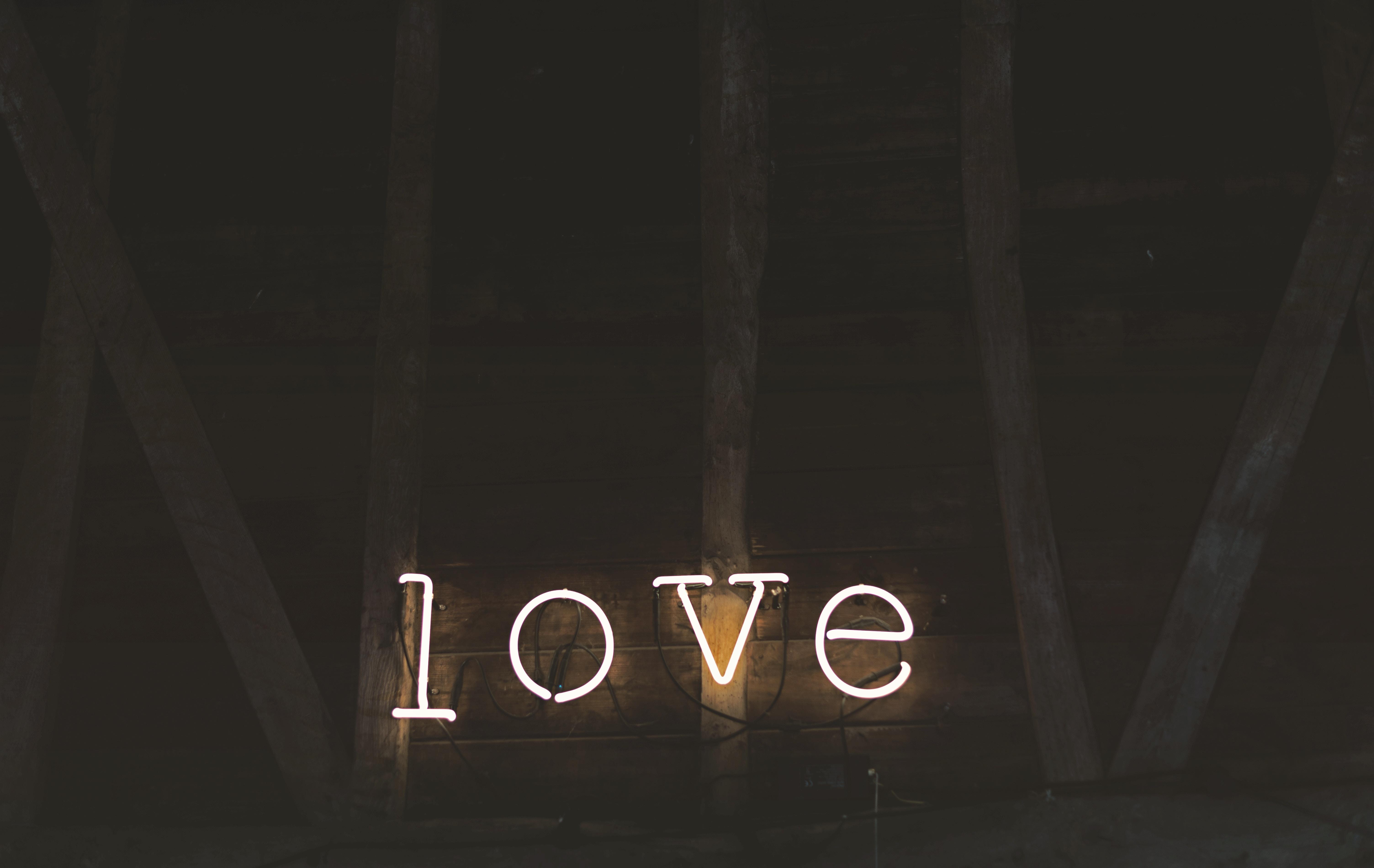 6015x3800 6015x3800 dark, love, neon light, wallpaper, building, valentine, sign, light bulb, wood, night, PNG image, neon, glow, love wallpaper, love background, rafter