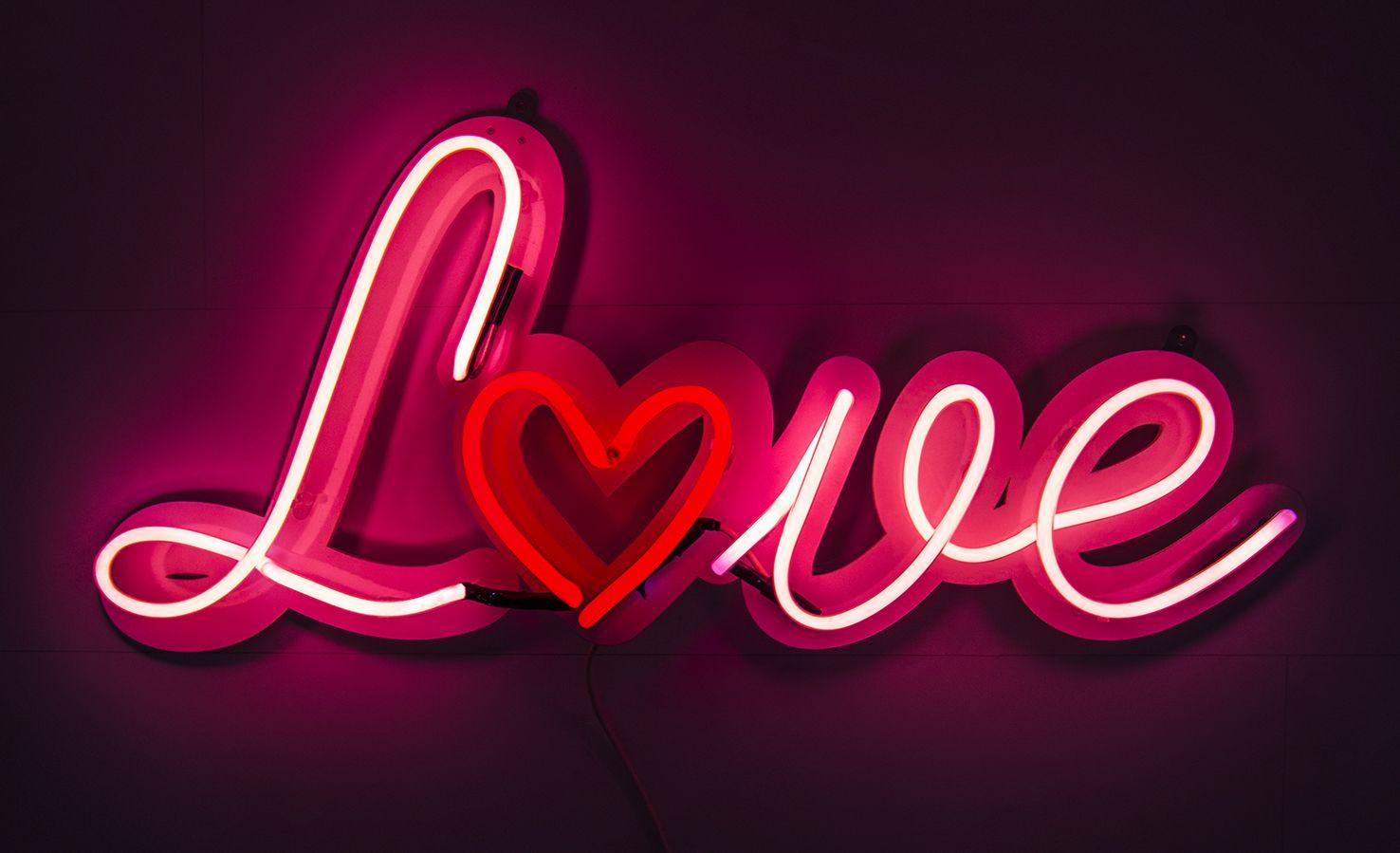 1476x899 Aesthetic Red Heart Neon Wallpaper