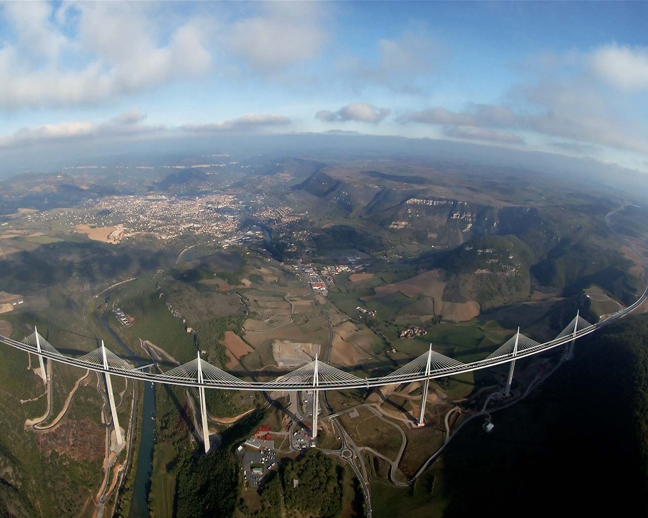 1280x1024 Great Architectural Design: Millau Viaduct