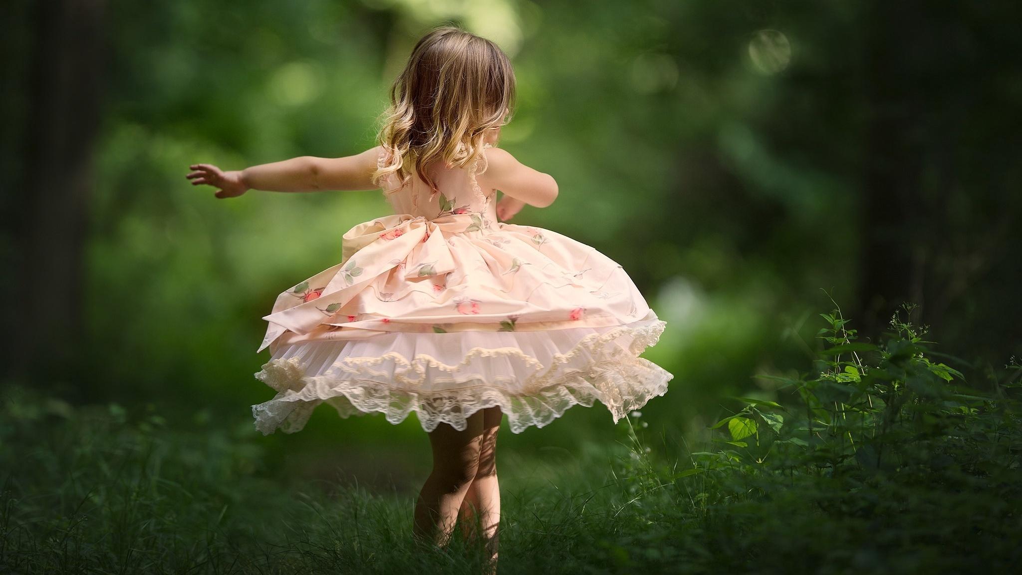 2048x1152 Girl Beautiful Dance Wallpaper