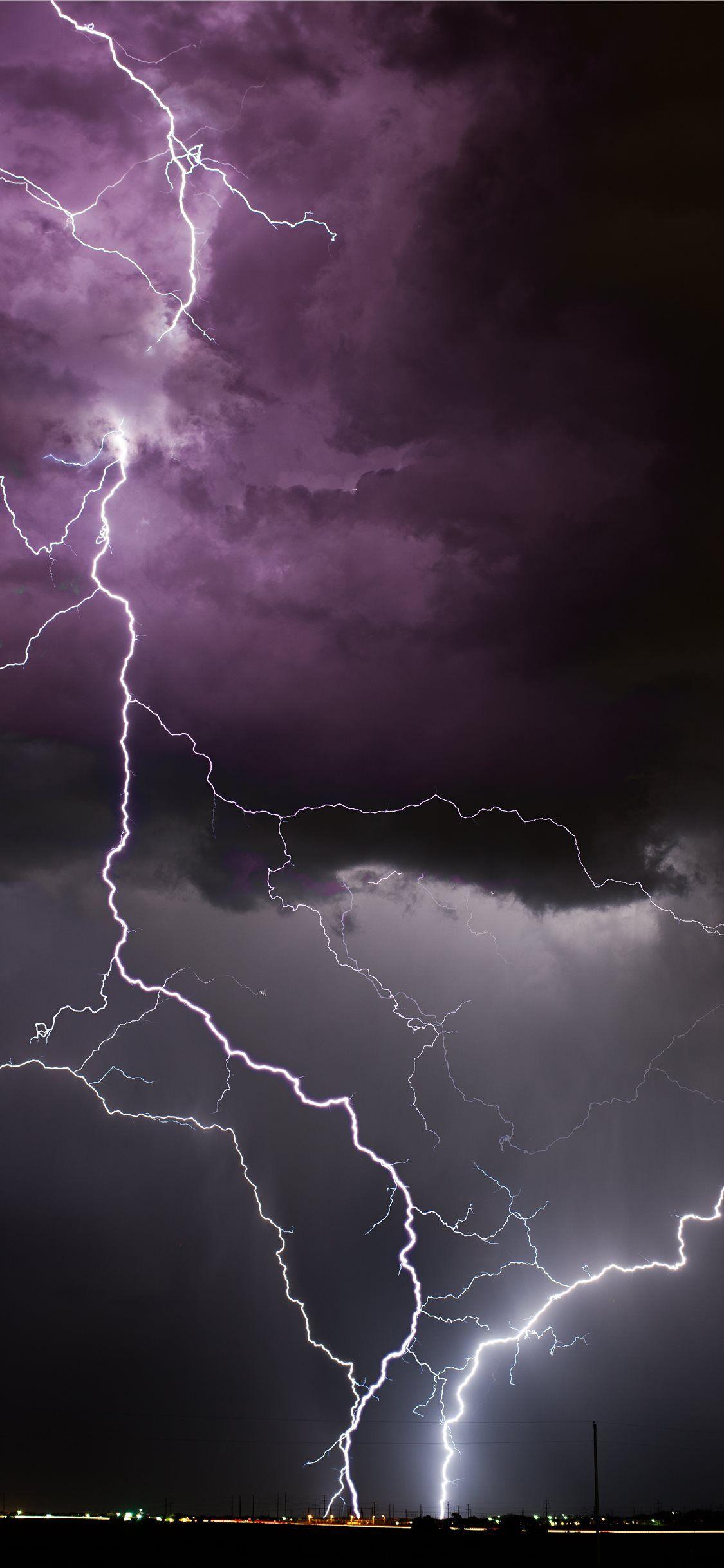 1125x2436 Thunder Aesthetic Wallpaper