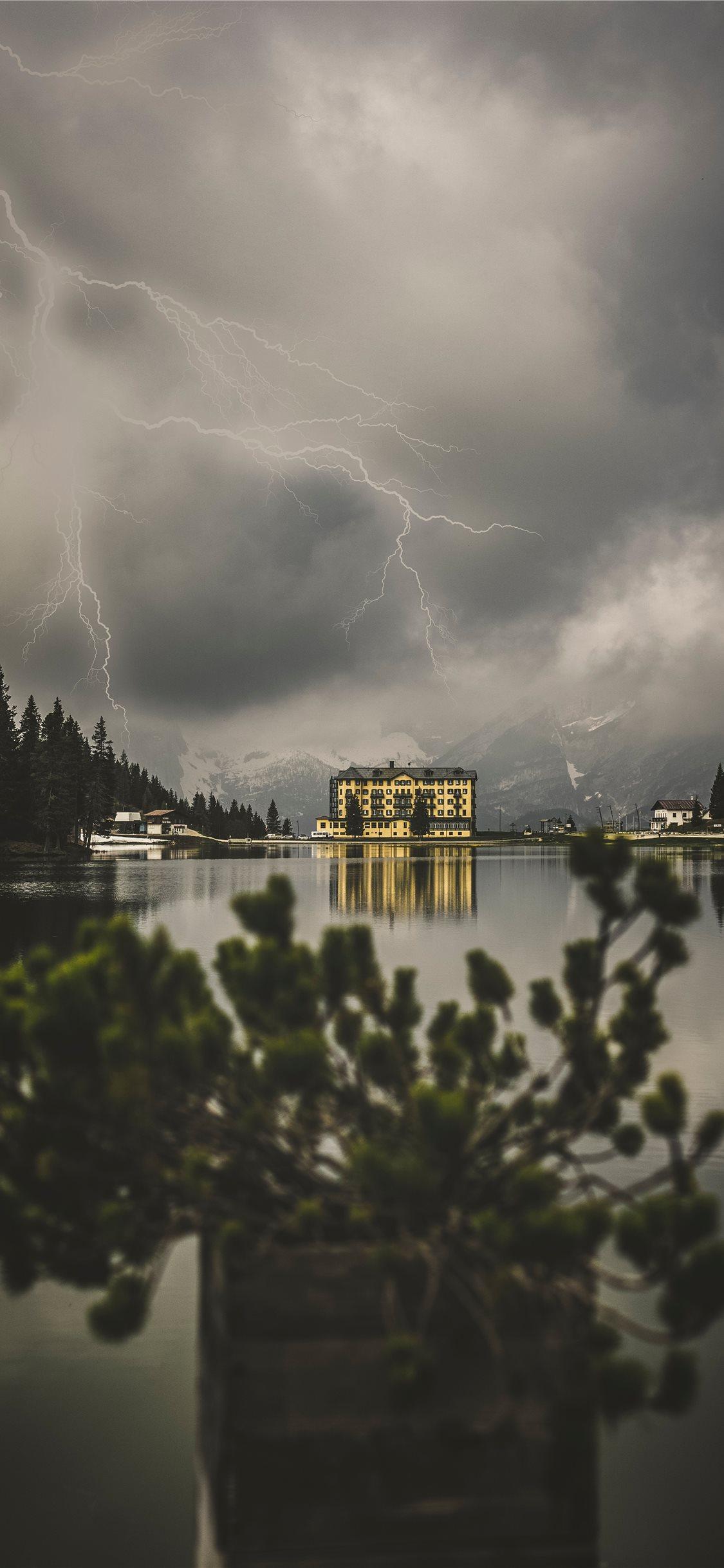 1125x2436 Best Lightning iPhone X HD Wallpaper
