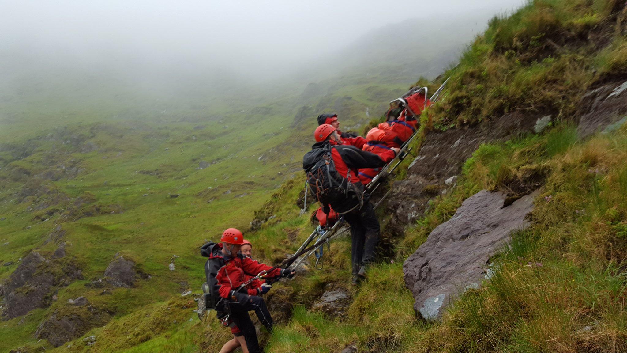 2048x1152 Kerry Mountain Rescue team assist ambulance service in rescue