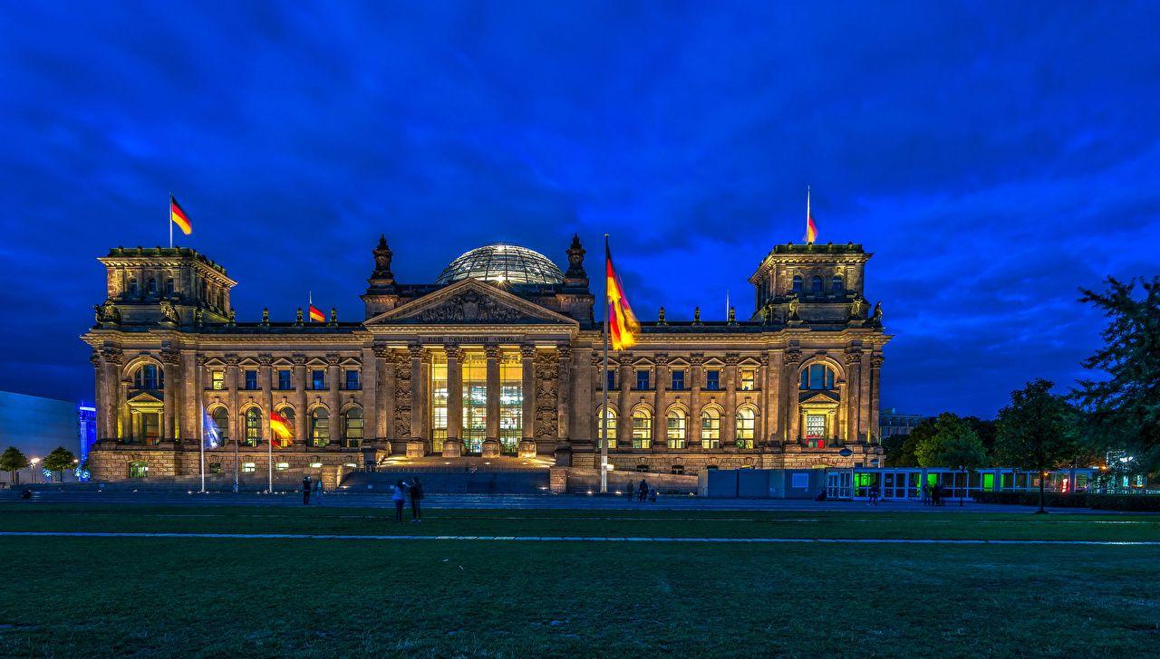 1280x728 Wallpaper Berlin Germany Town square Bundestag Reichstag Flag