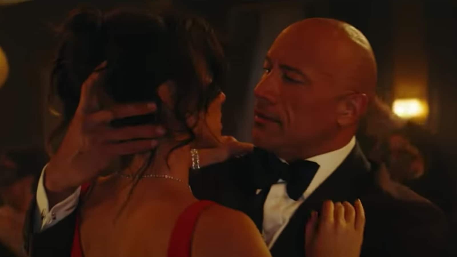 1600x900 Red Notice trailer: Dwayne Johnson, Ryan Reynolds team up to catch a deadly Gal Gadot. Watch