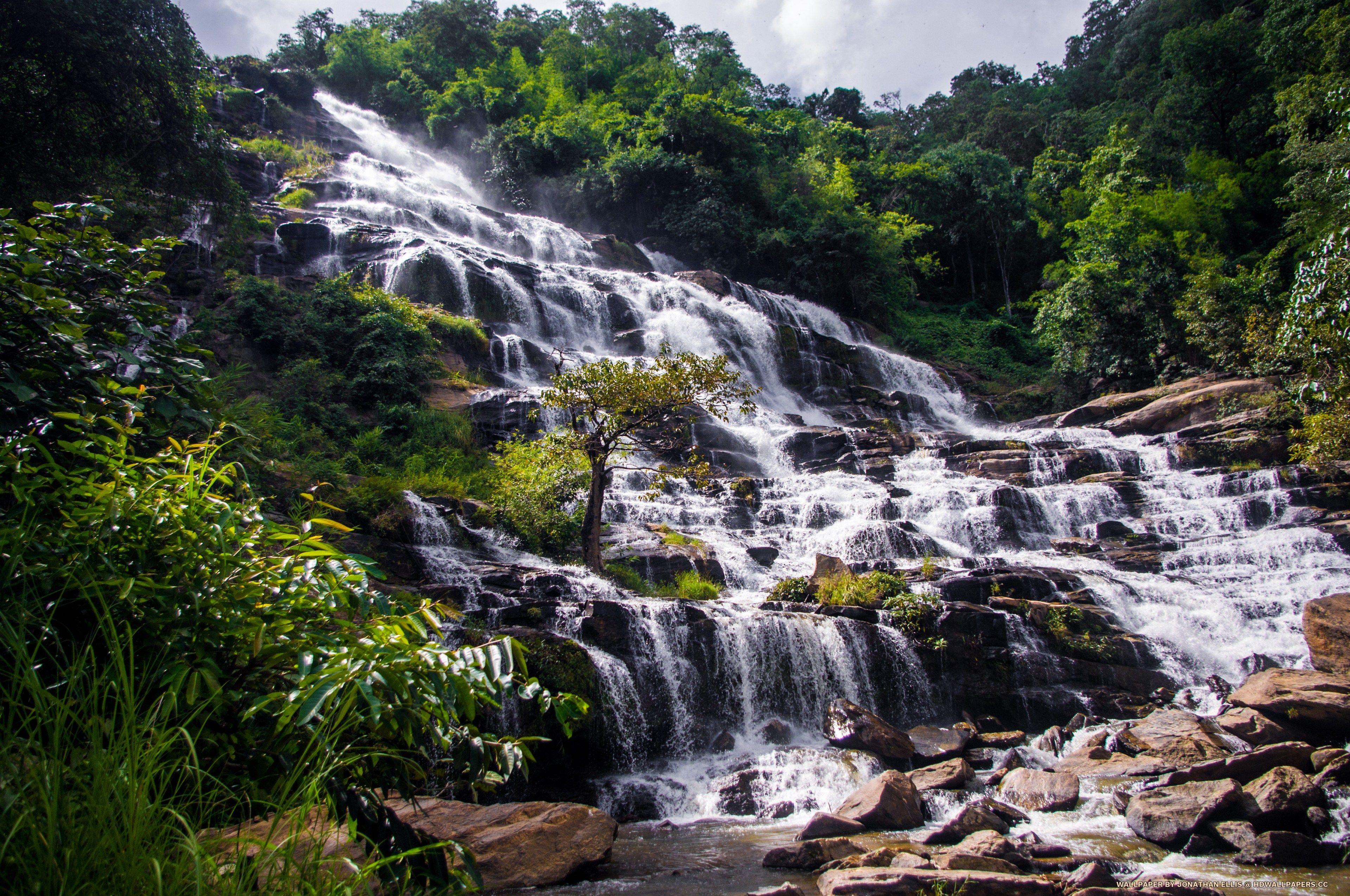 3839x2550 Prehistoric Falls