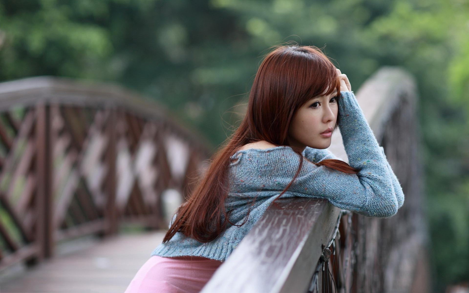 1920x1200 Sad Lonely Girl Wallpaper