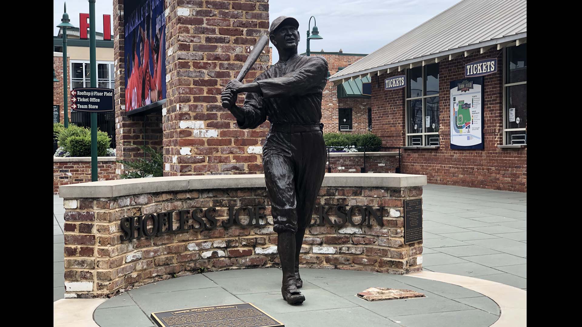 1920x1080 Art in Focus: Shoeless Joe Jackson statue