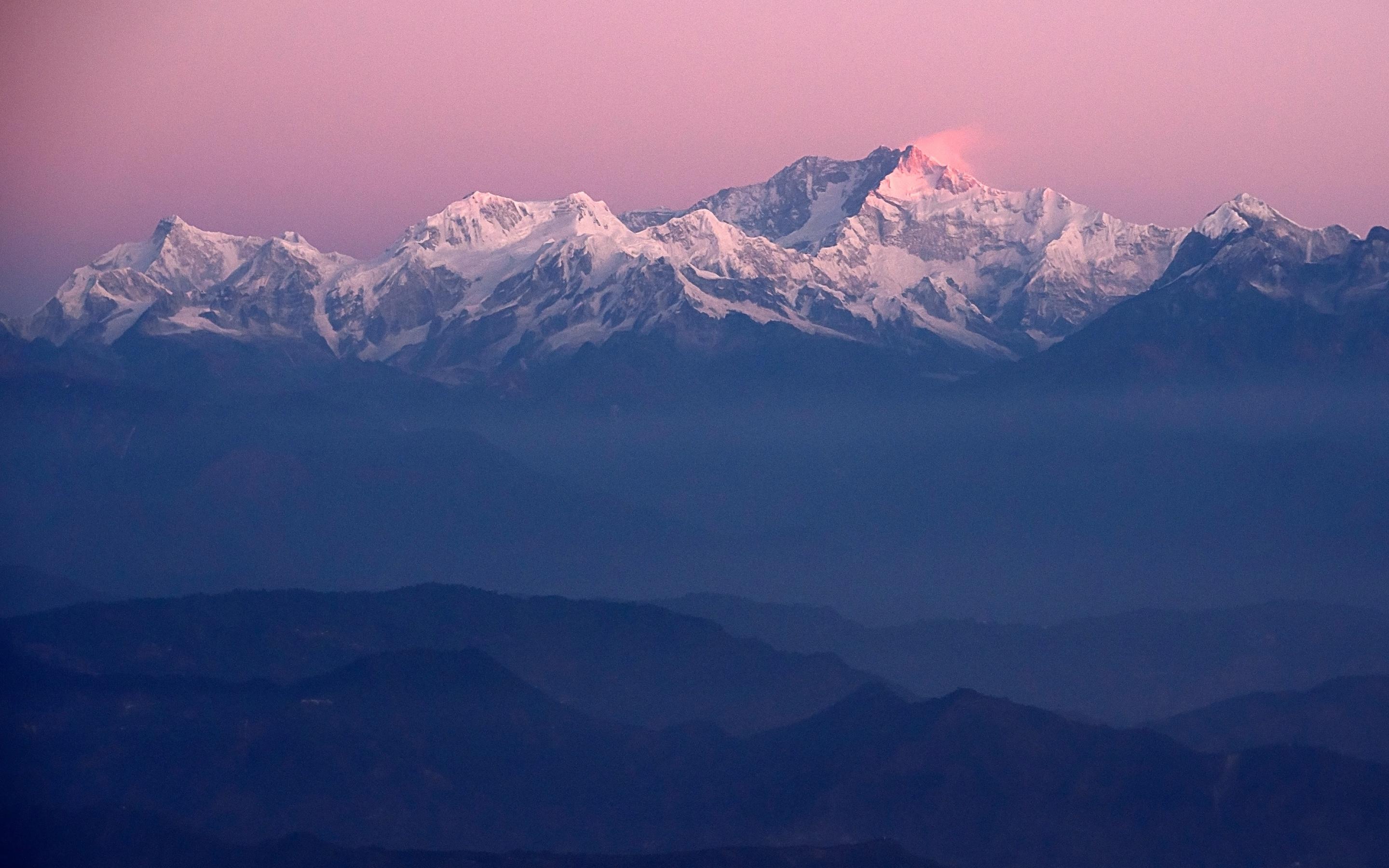 2880x1800 Kangchenjunga Wallpaper 4K, Mountain range, Himalayas, Snow covered, Nature