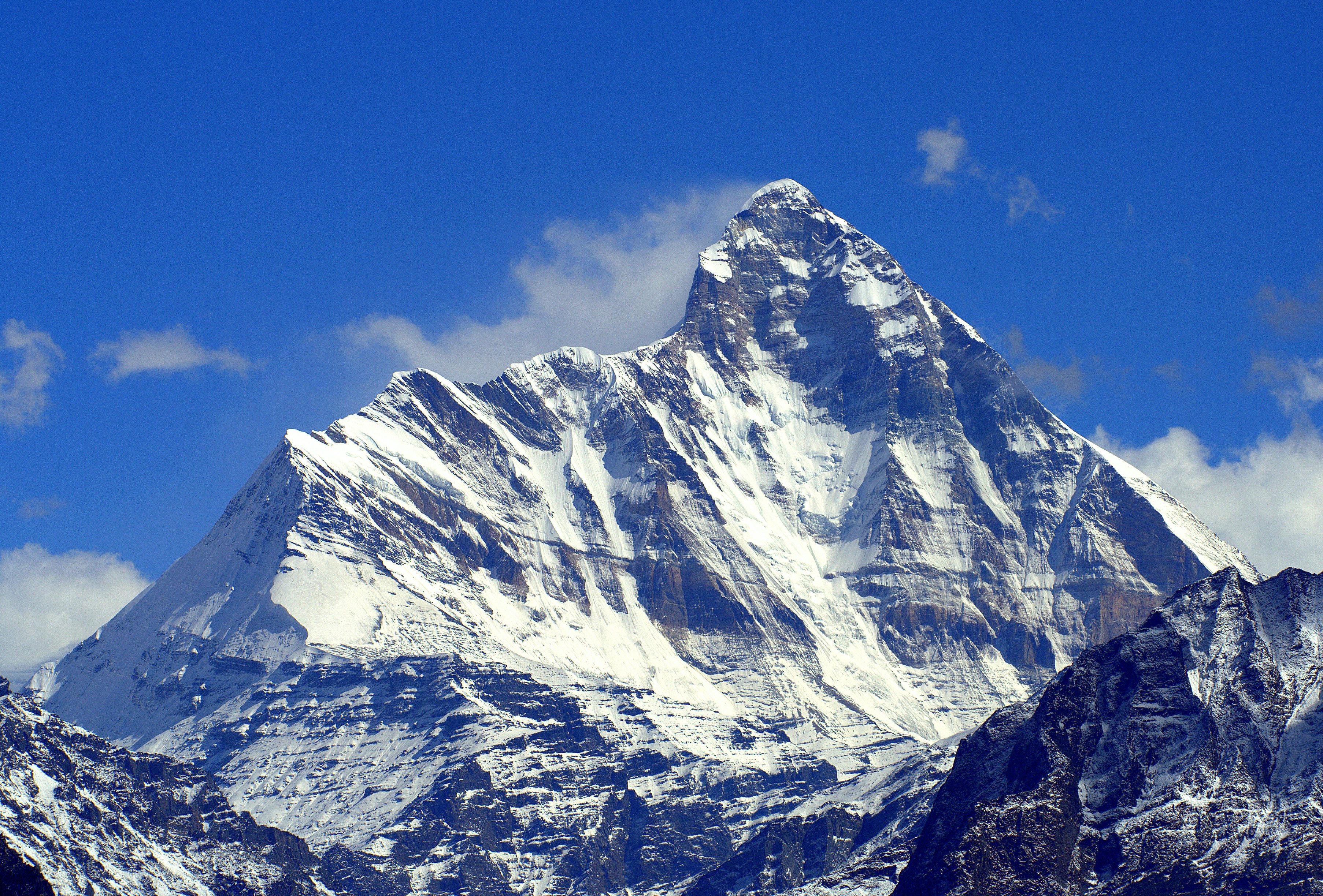 3612x2448 Nanda Devi Peak in blue