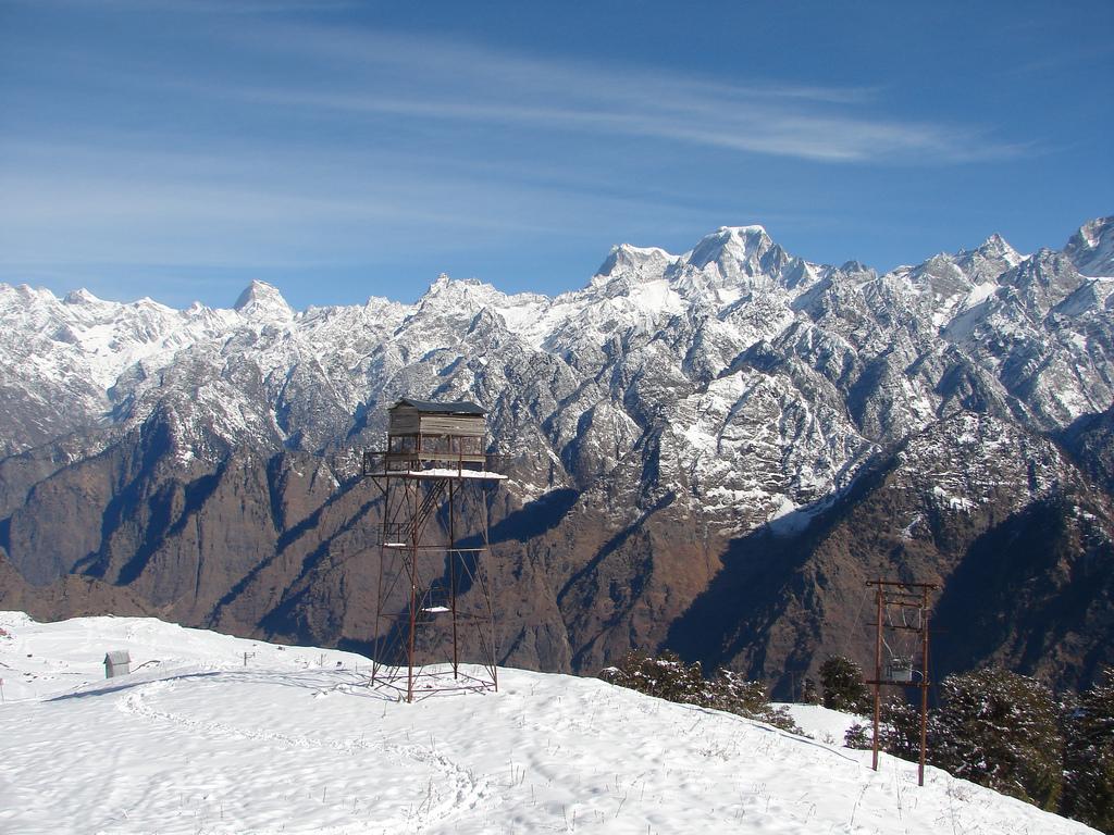 1024x768 Mount 'Nanda Devi', 25643 ft; Garhwal Himalayas, INDIA;