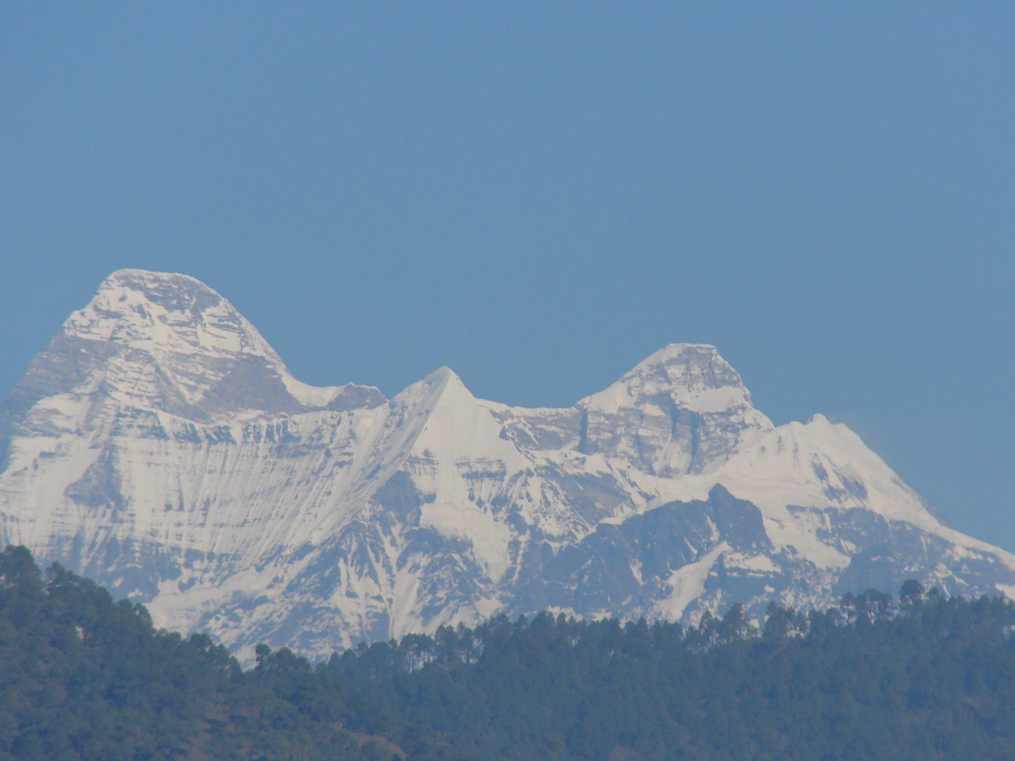 2048x1536 Mount Nanda Devi. A close up from my house