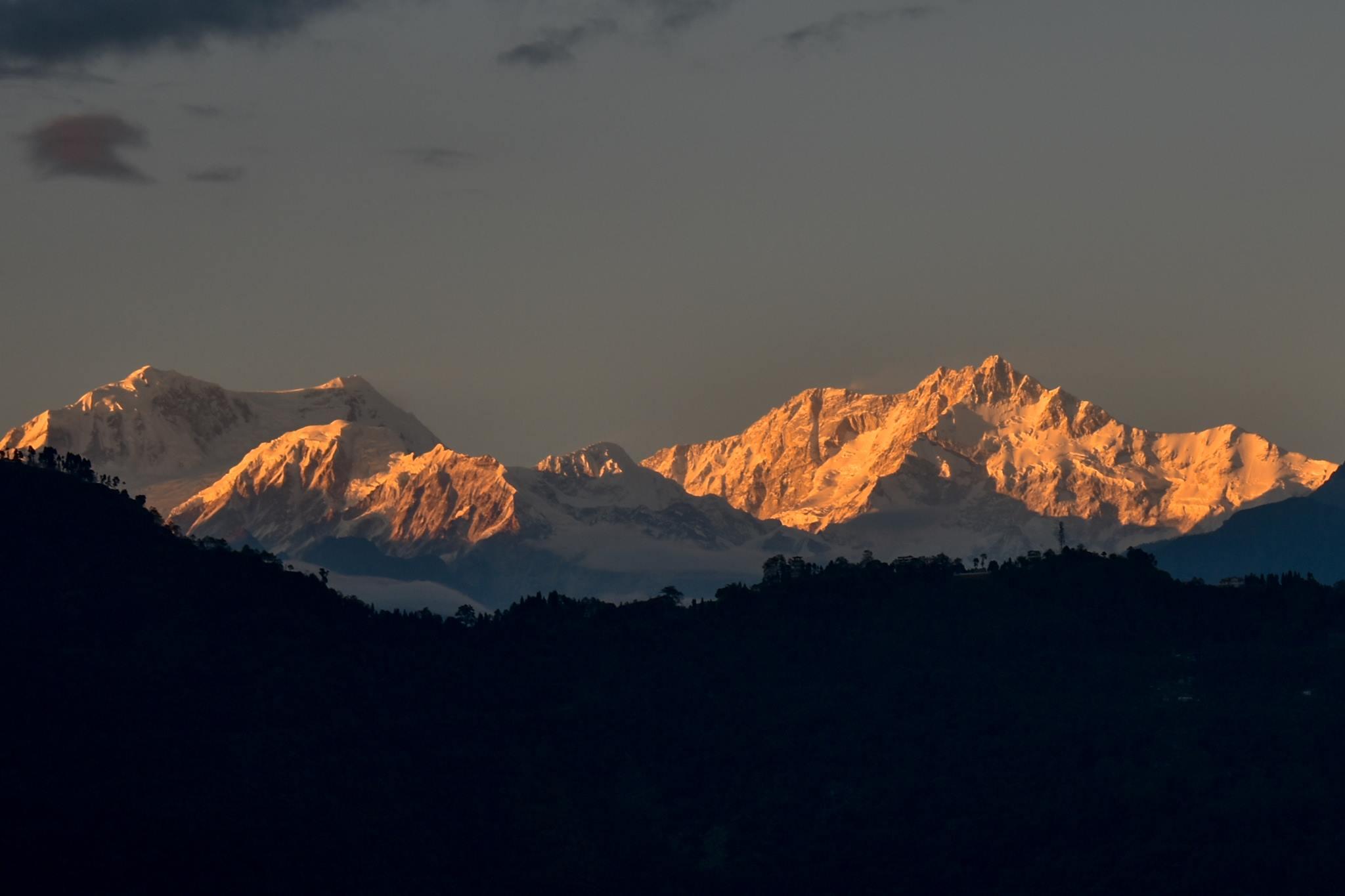 2048x1365 Top Seven places to view sunrise over Kanchenjunga mountain
