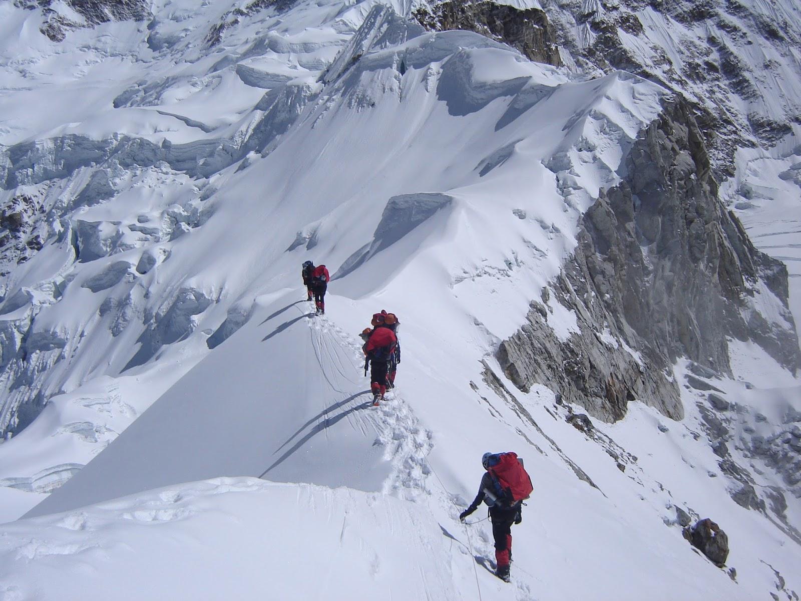 1600x1200 Mt. Kangchenjunga, a treacherous peak for the mountain climbers