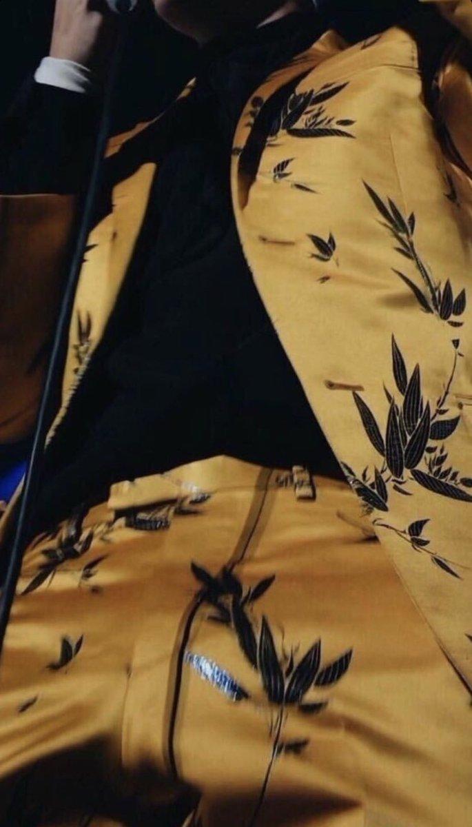 685x1200 Ο χρήστης hannah ?! ✧・ﾟloucember! στο Twitter: —harry styles beige wallpaper aesthetic home screen lock screen
