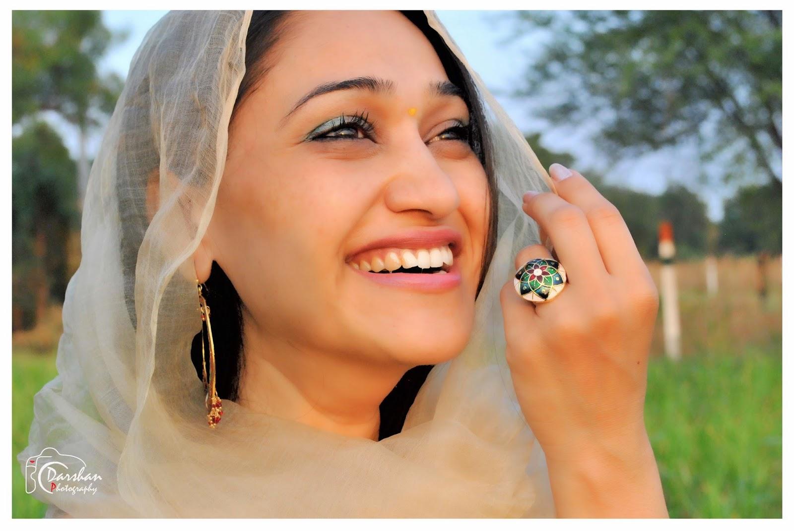 1600x1071 Bollywood Actress Image HD: Disha Vakani Photo Gallery