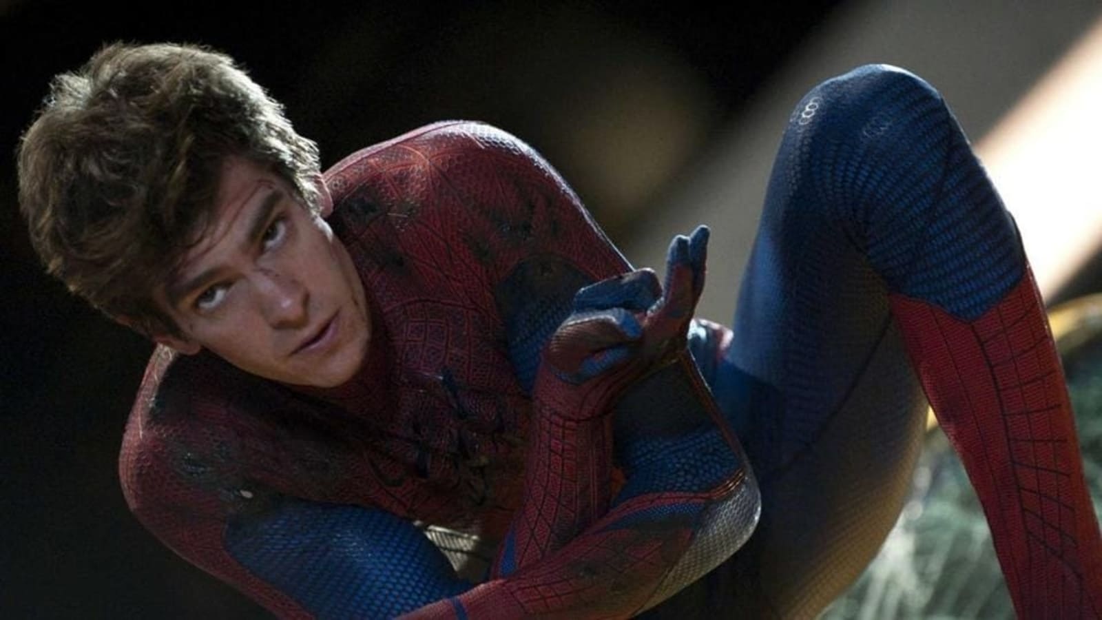 1600x900 Watch Andrew Garfield Squirm As He Reacts To His Leaked Spider Man No Way Home Pics And Videos