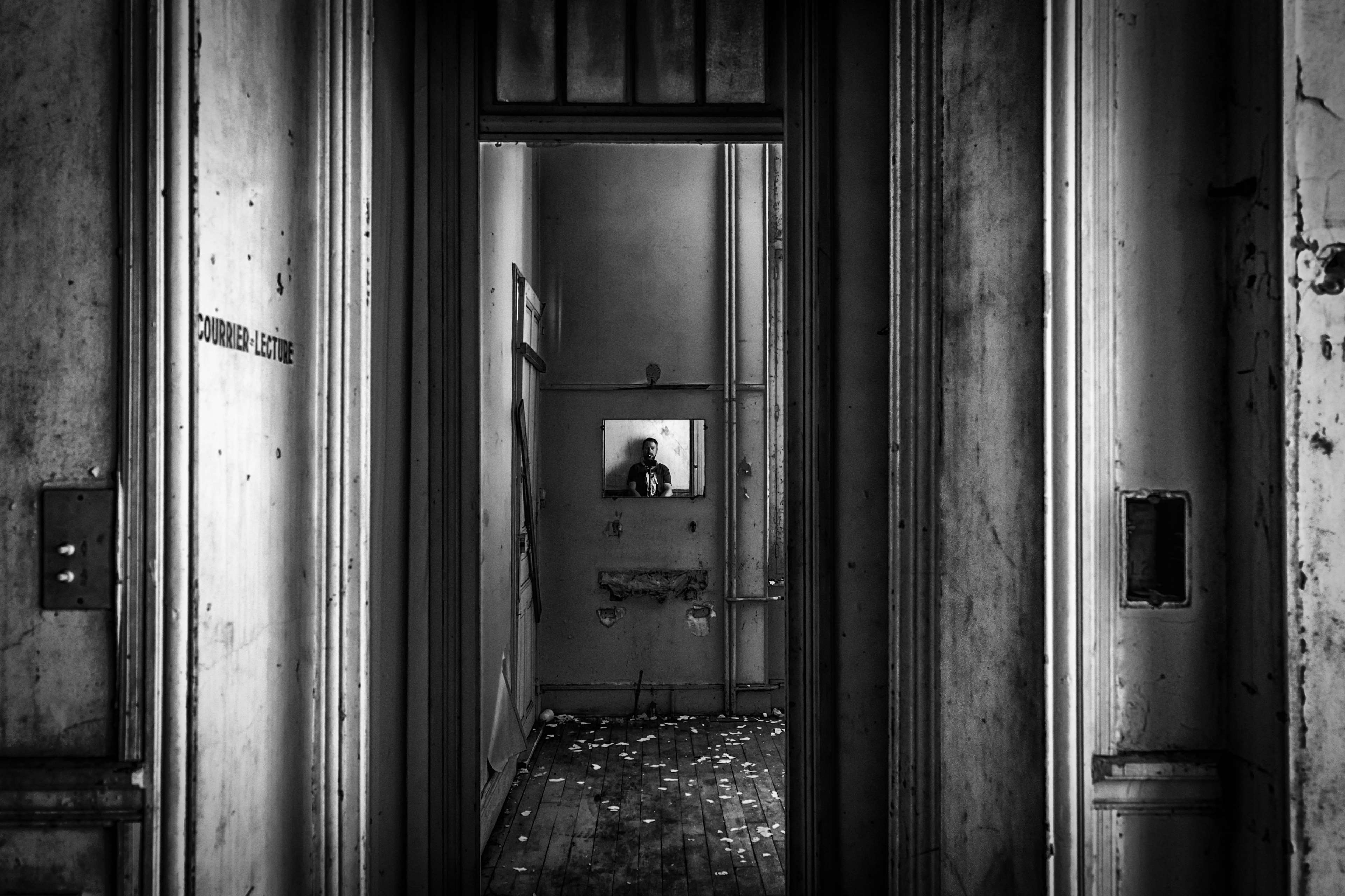 3840x2560 abandoned, black and white, dark, decay, dirty, door, empty, image, man, mirror, old, retro, room, vintage, public domain image 4k wallpaper HD Wallpaper