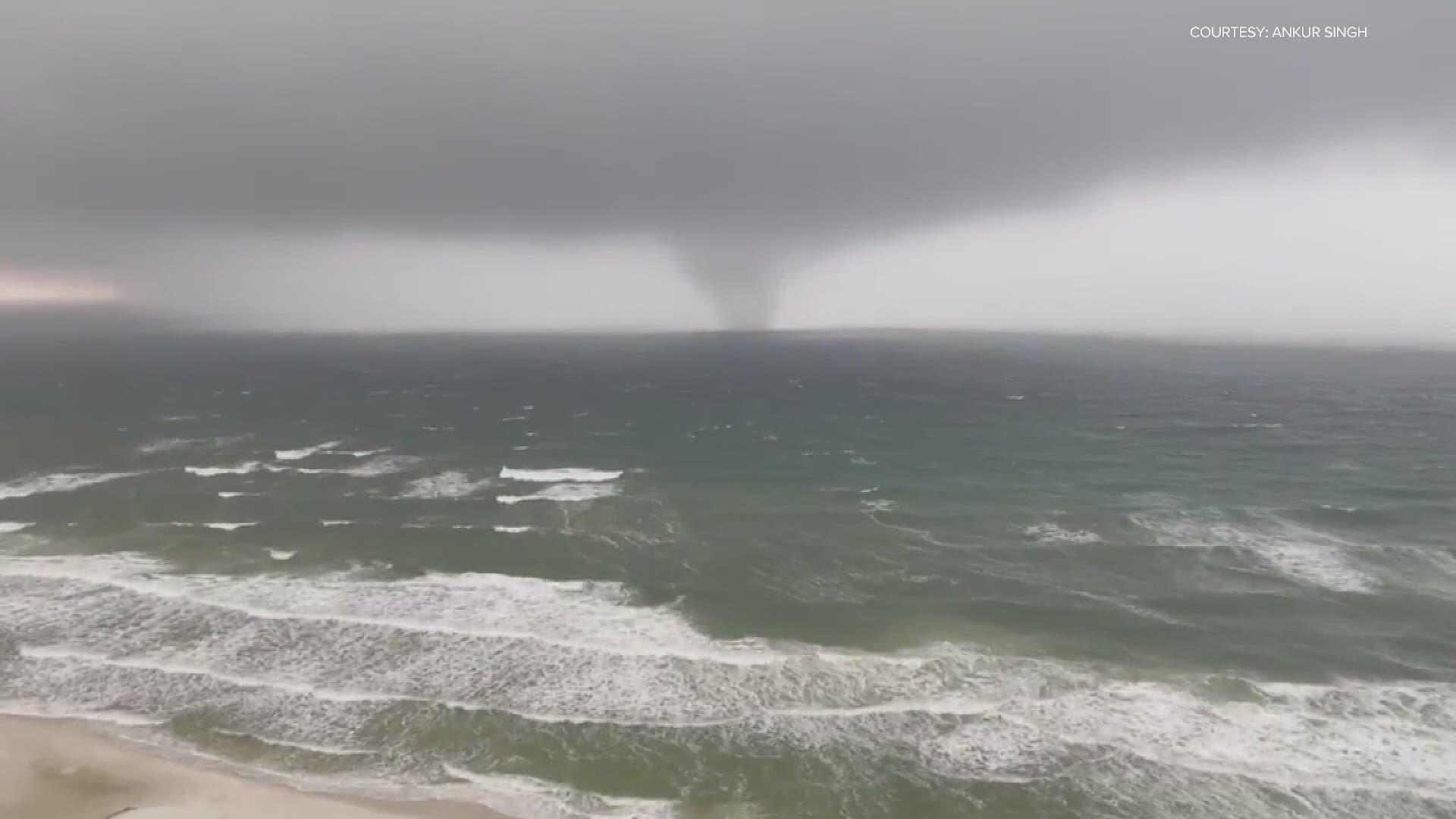 1920x1080 Panama City Beach waterspout: See it come ashore