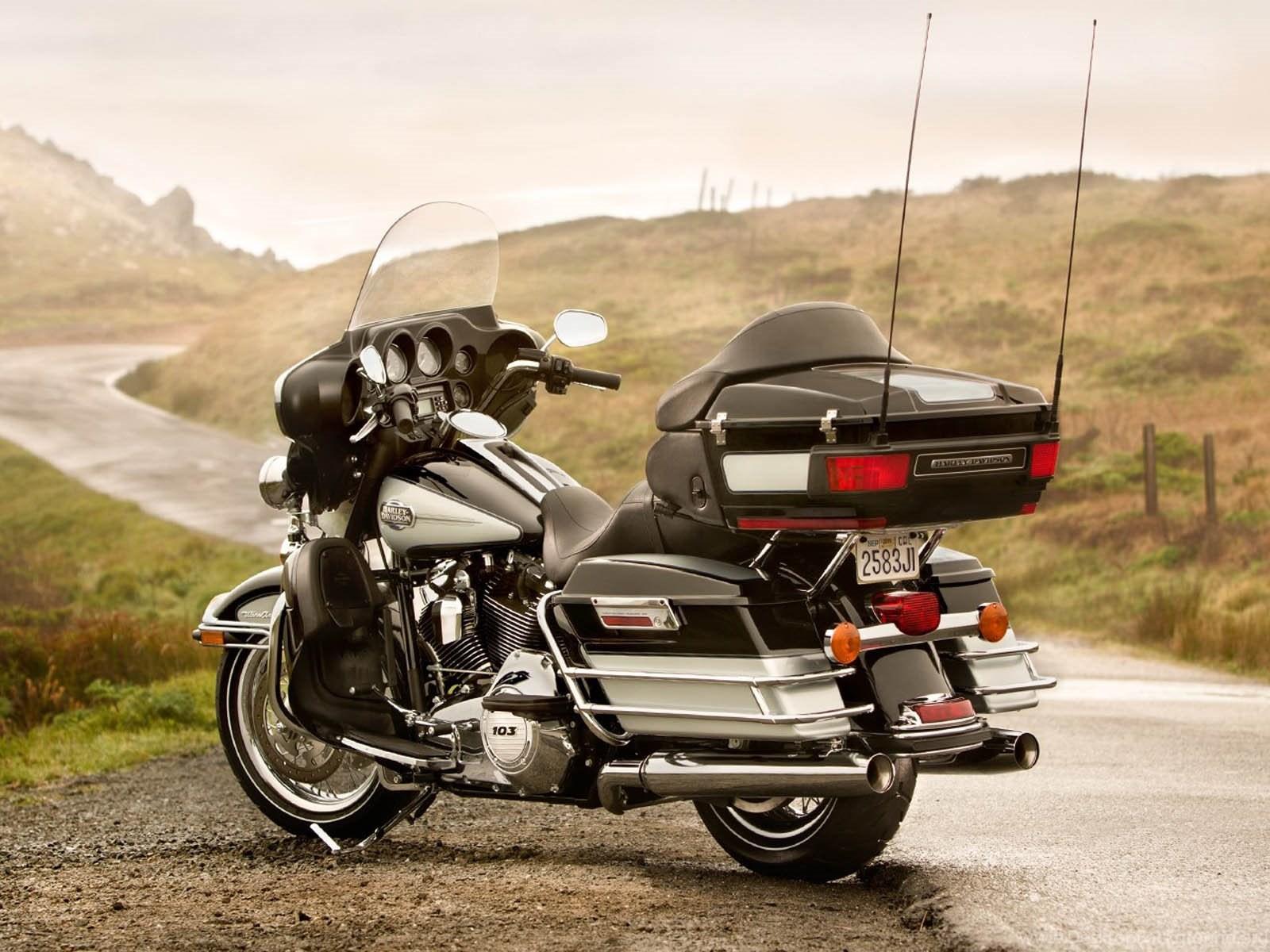 1600x1200 Wallpaper: Harley Davidson Ultra Classic Electra Glide FLHTCU. Desktop Background