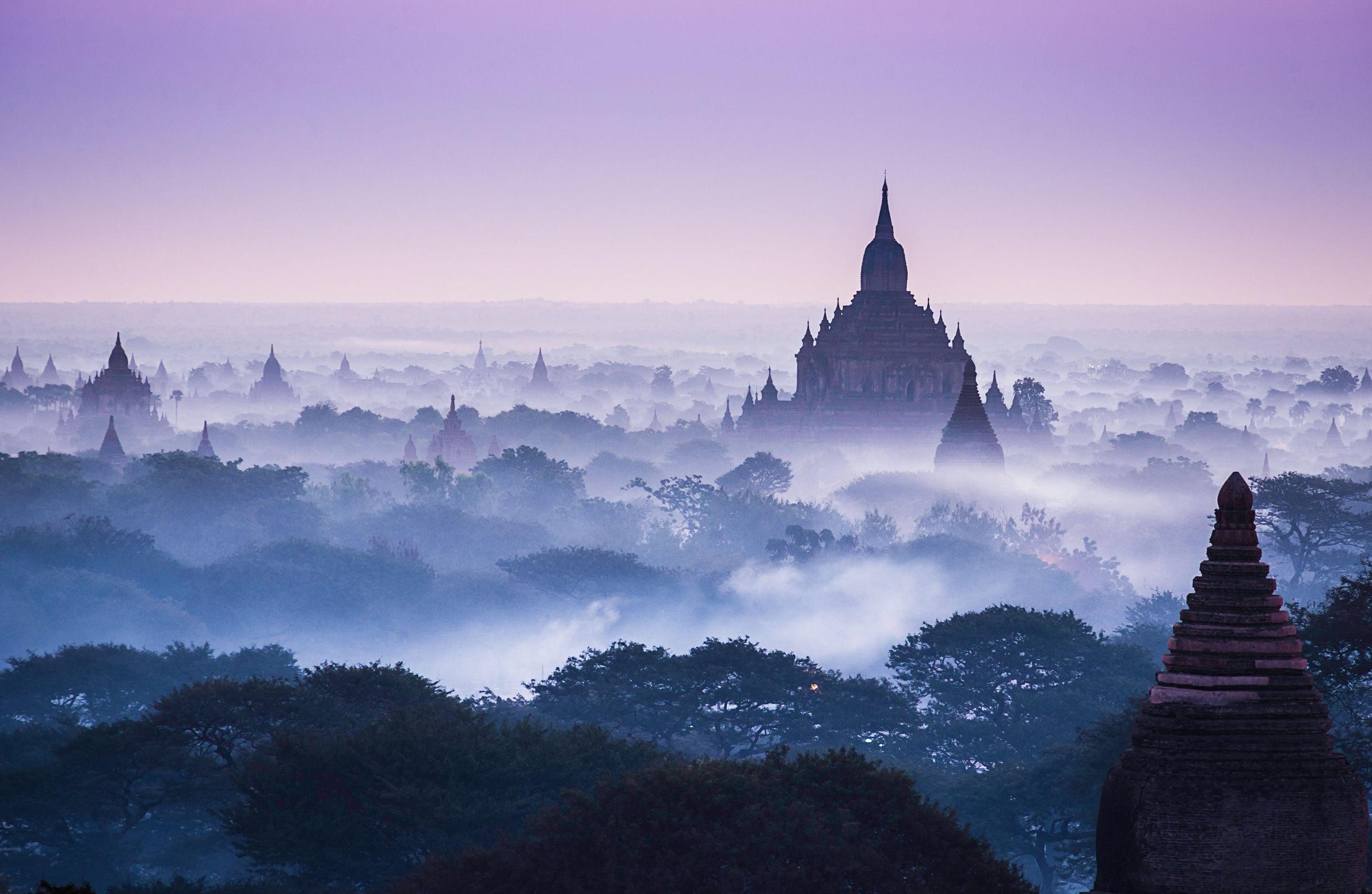 2880x1877 Misty morning in Bagan, Myanmar