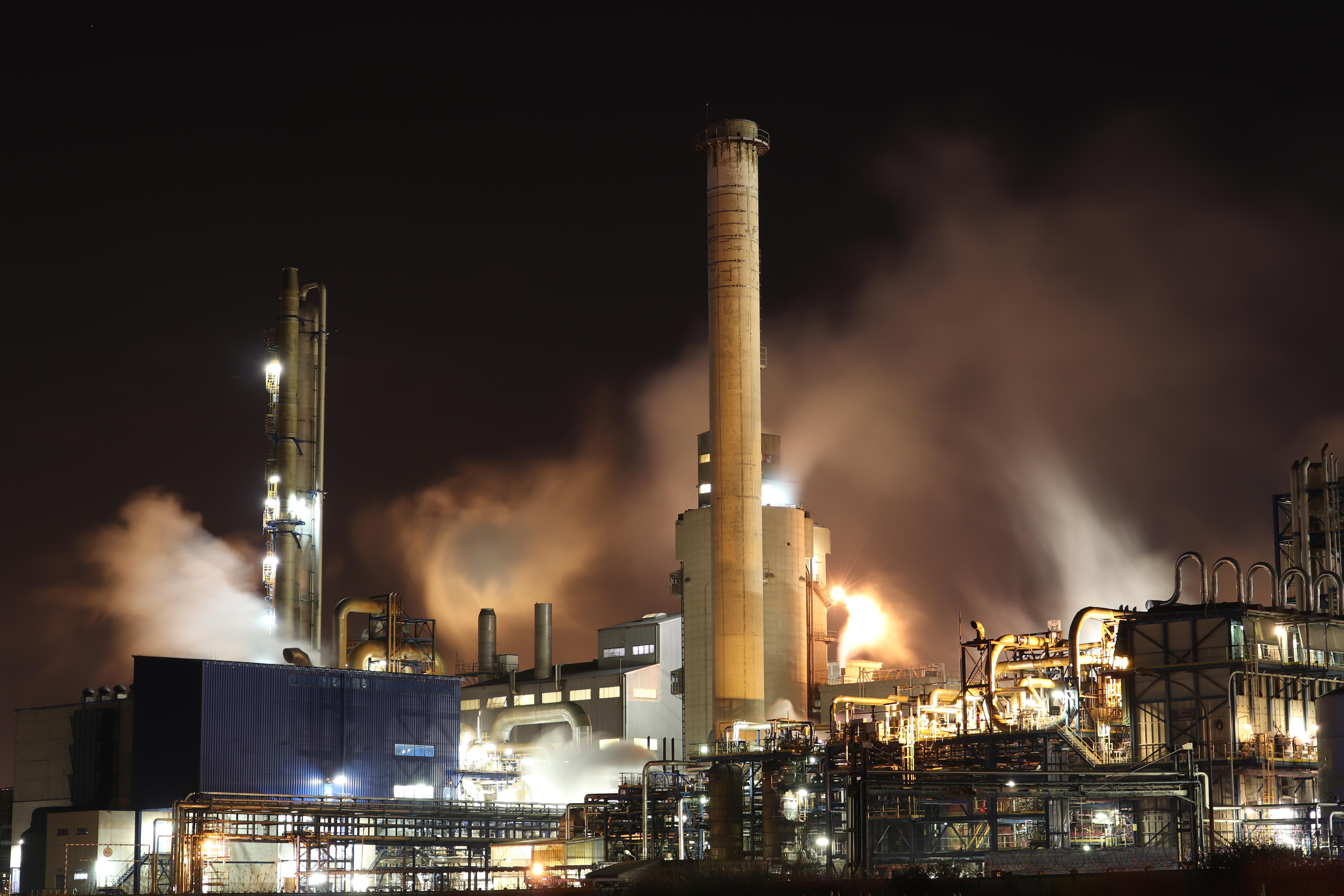 6000x4000 Brown and White Factory Building during Night Time · Free