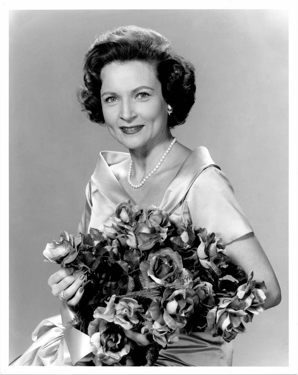 1000x1258 Betty White Photo: See 48 Photo of Hollywood's Golden Girlrs
