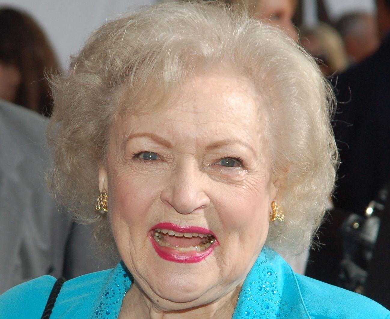 1298x1061 Betty White Wallpaper