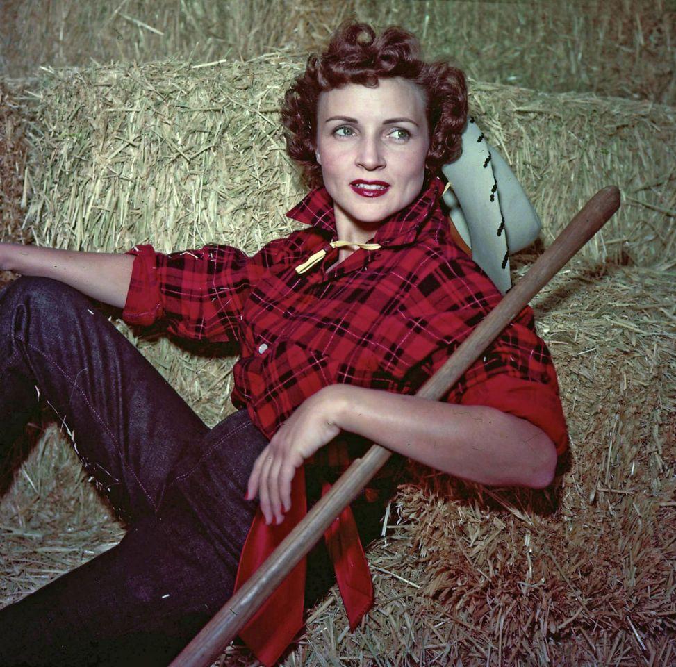 973x960 Rarely Seen Photo of a Young Betty White From Her Early Career Vintage Everyday