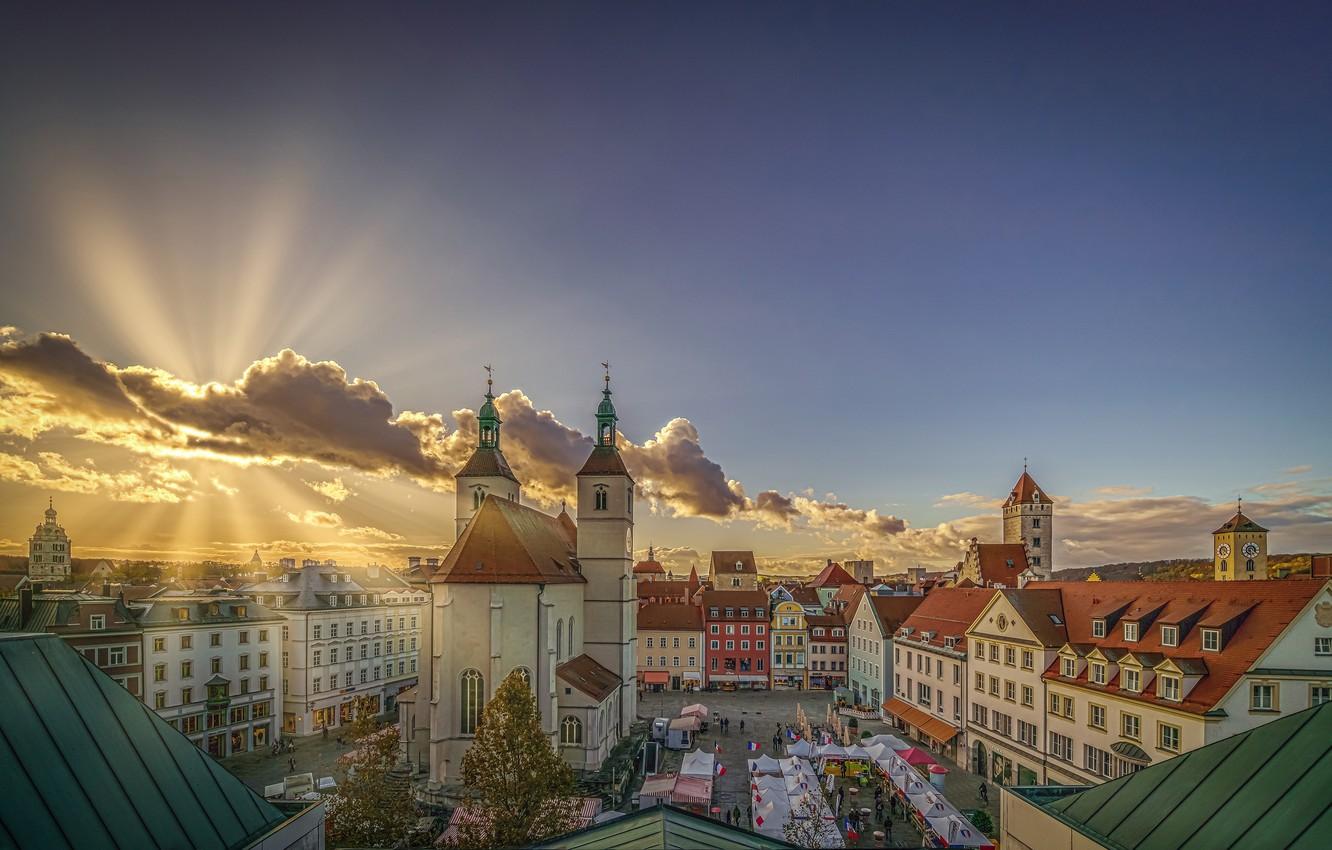 1332x850 Wallpaper rays, building, home, Germany, Bayern, area, Church, Germany, Bavaria, Regensburg, Regensburg, Neupfarr church, Neupfarrplatz image for desktop, section город