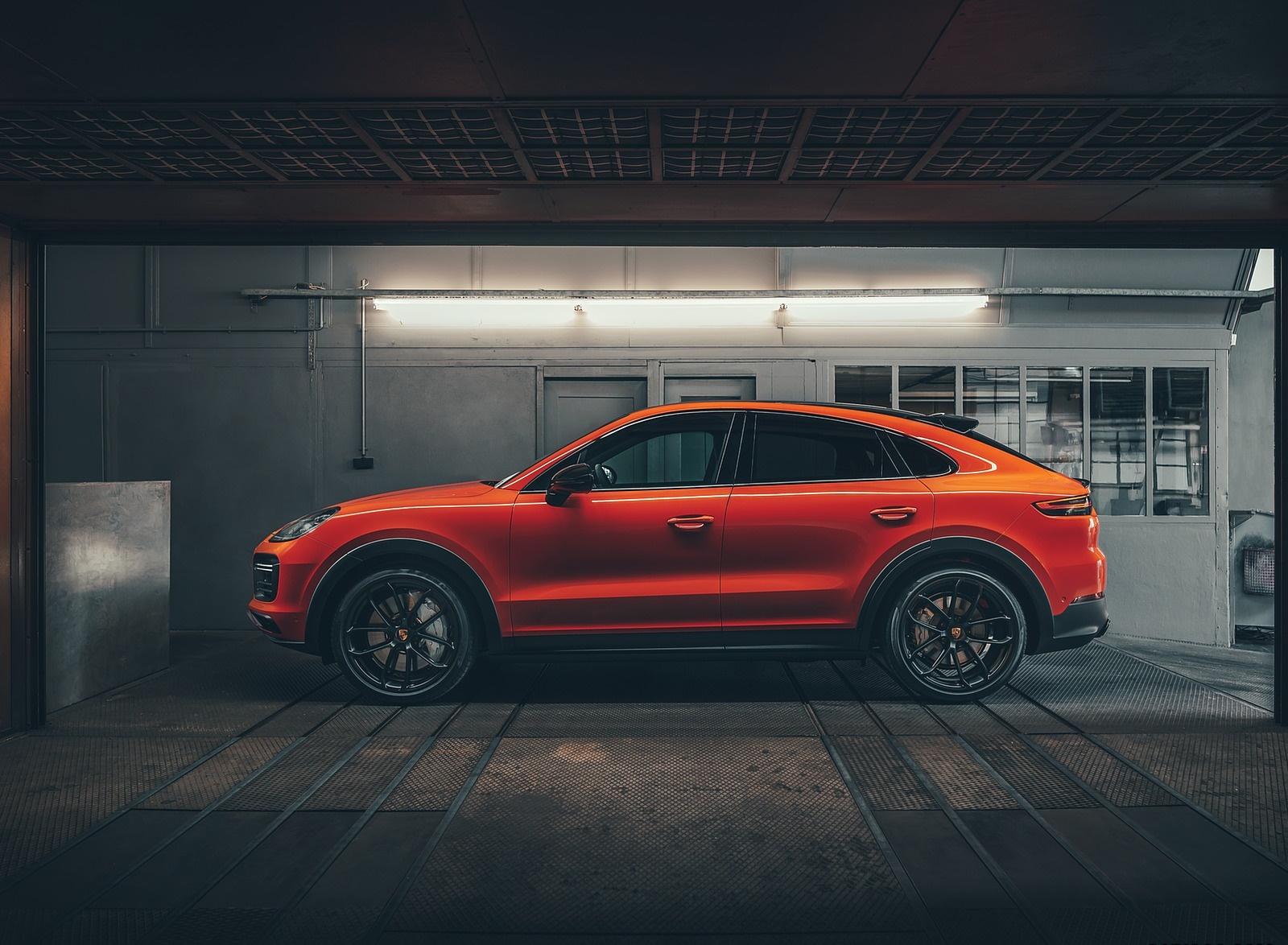 1600x1174 Porsche Cayenne Coupe Side Wallpaper (197)