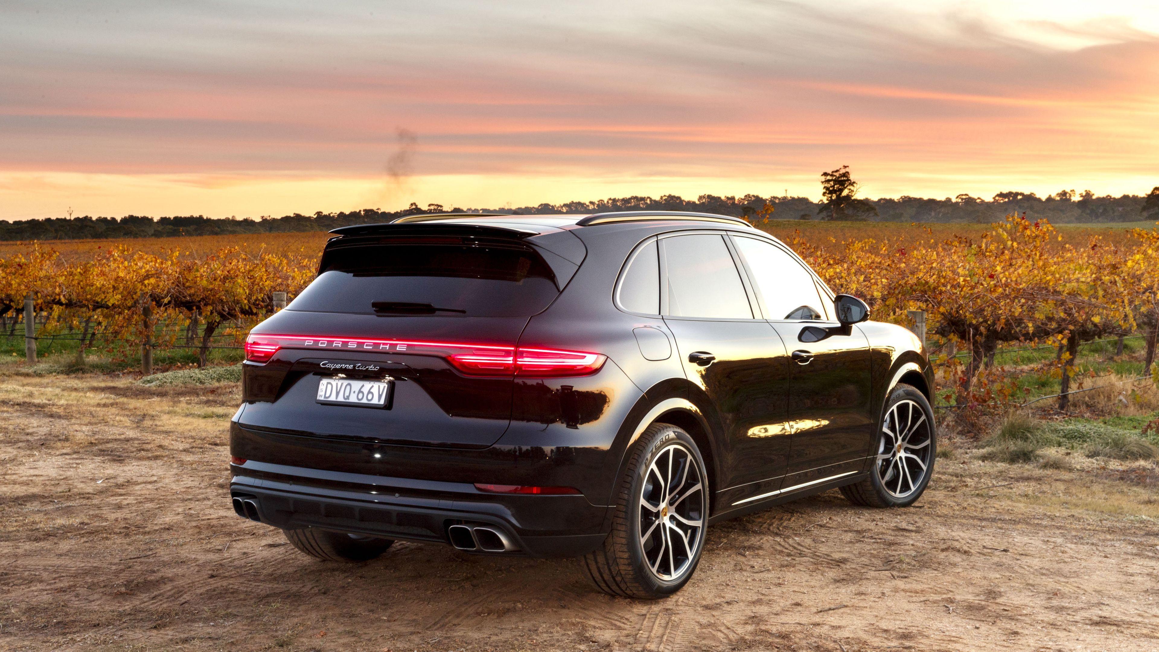 3840x2160 Porsche Cayenne Turbo Wallpaper