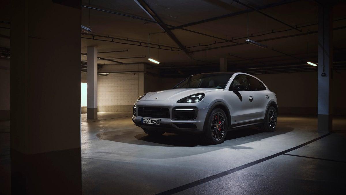 1200x675 Porsche Cayenne GTS splits the difference