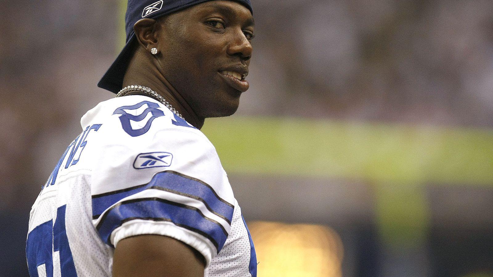 1600x900 Fed up Terrell Owens will be playing basketball in LA, not waiting for Hall call