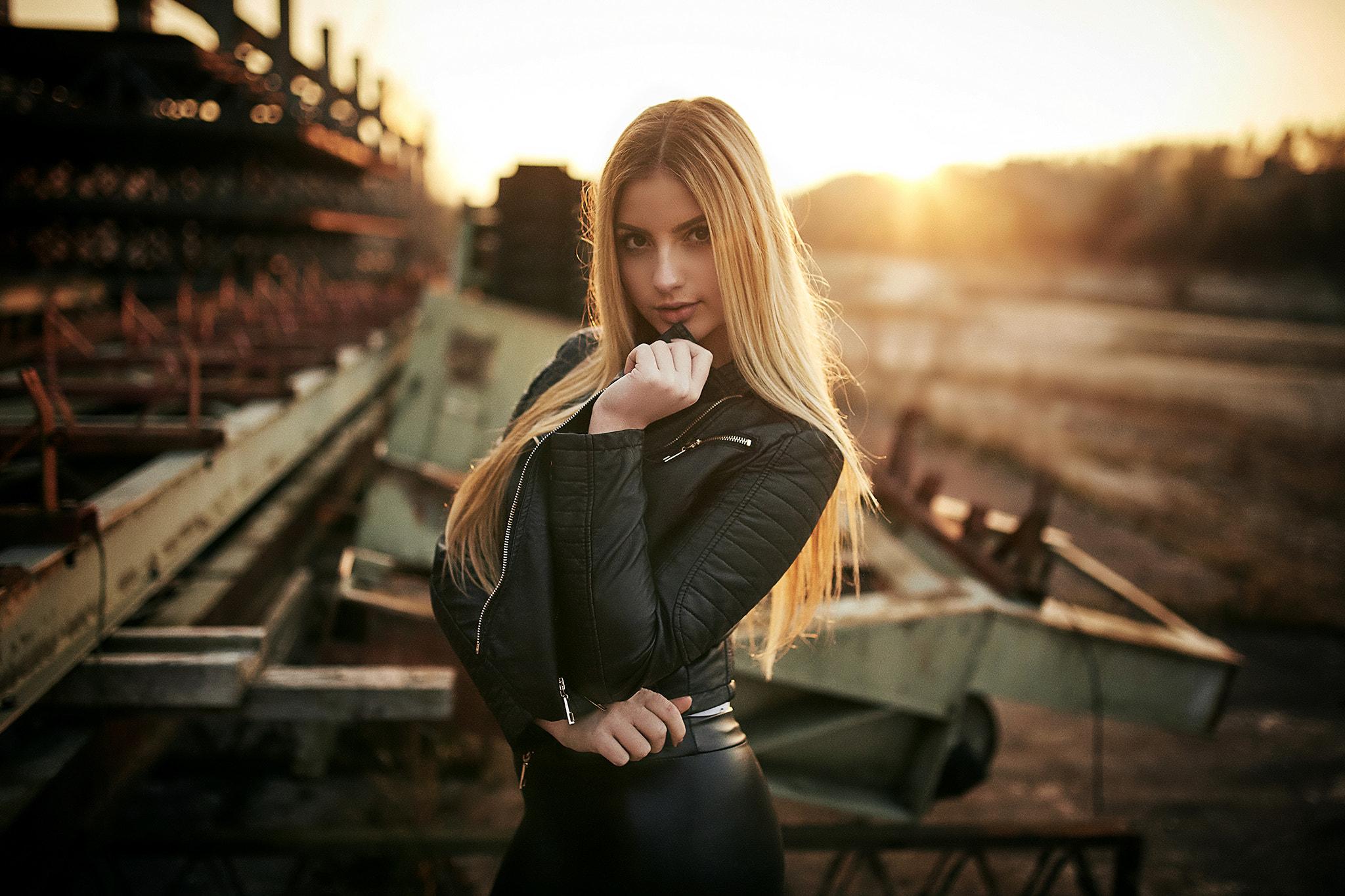 2048x1365 Blonde Women In Leather Jacket, HD Girls, 4k Wallpaper, Image, Background, Photo and Picture