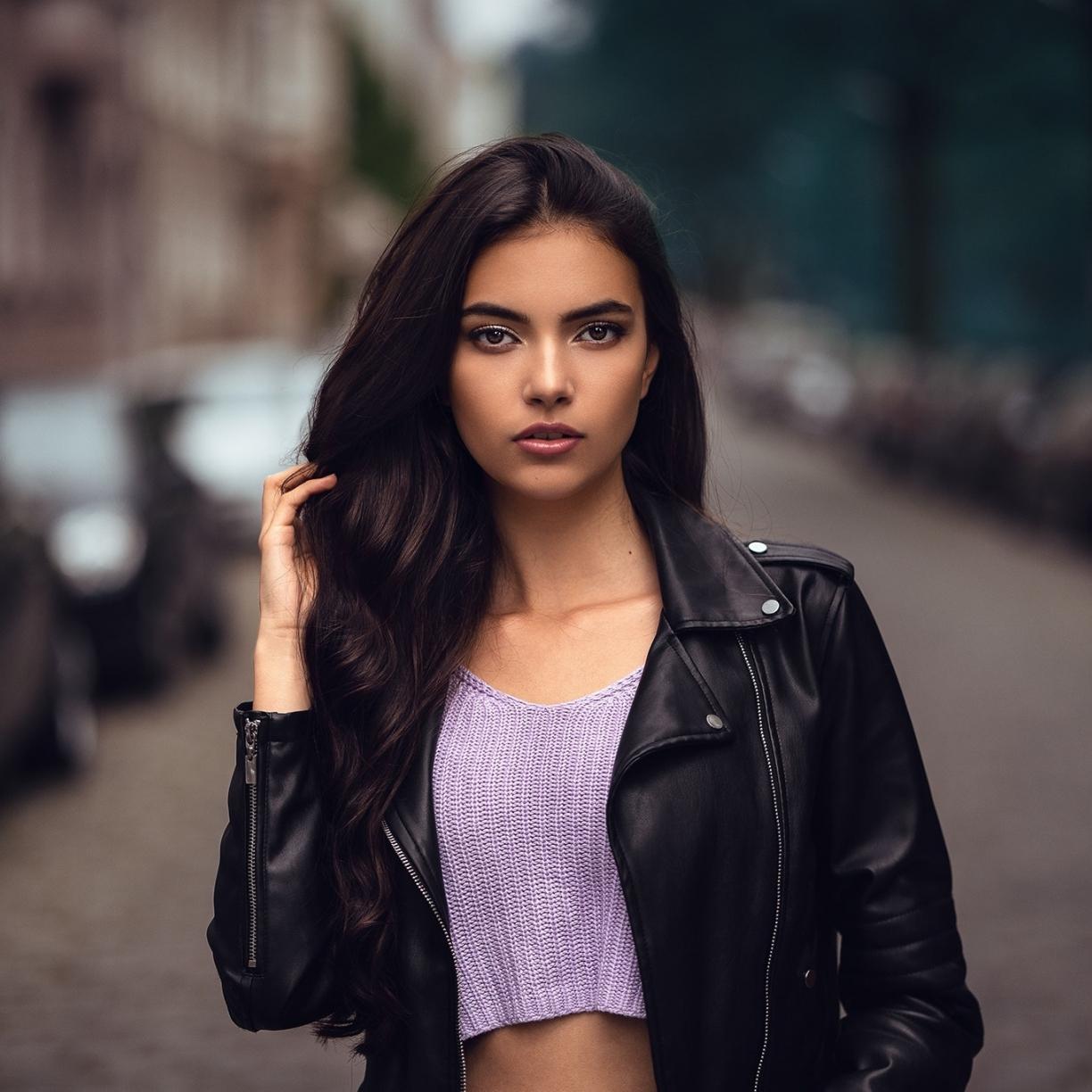 1224x1224 Desktop wallpaper cute, woman model, leather jacket, HD image, picture, background, 385e33