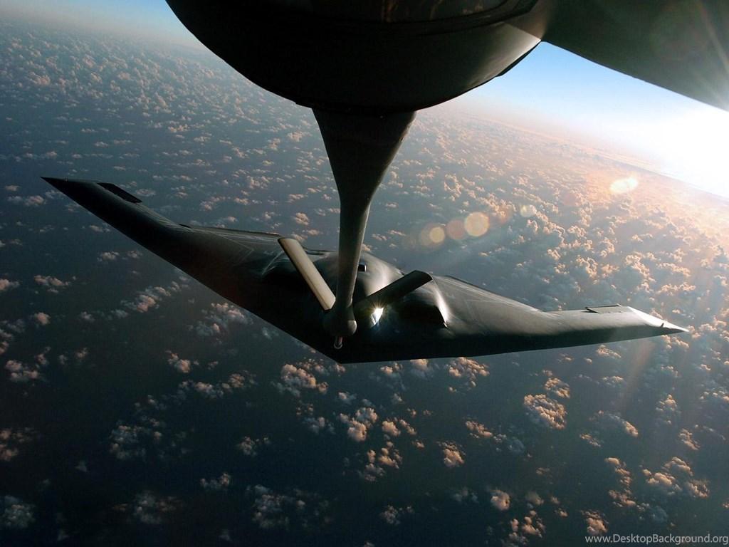 1024x768 B2 SPIRIT STEALTH BOMBER FILL UP WALLPAPER Desktop Background