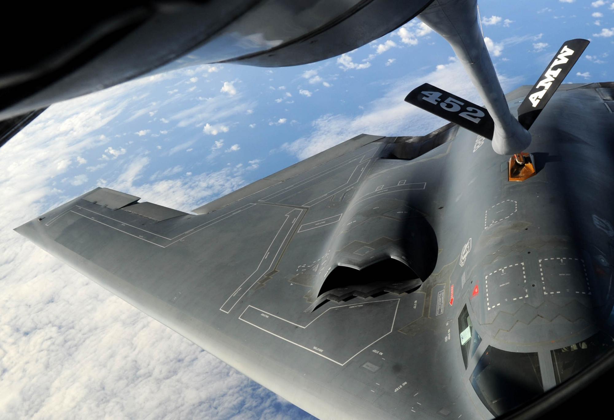 2000x1370 aircraft military bomber planes b2 spirit 2000x1370 wallpaper
