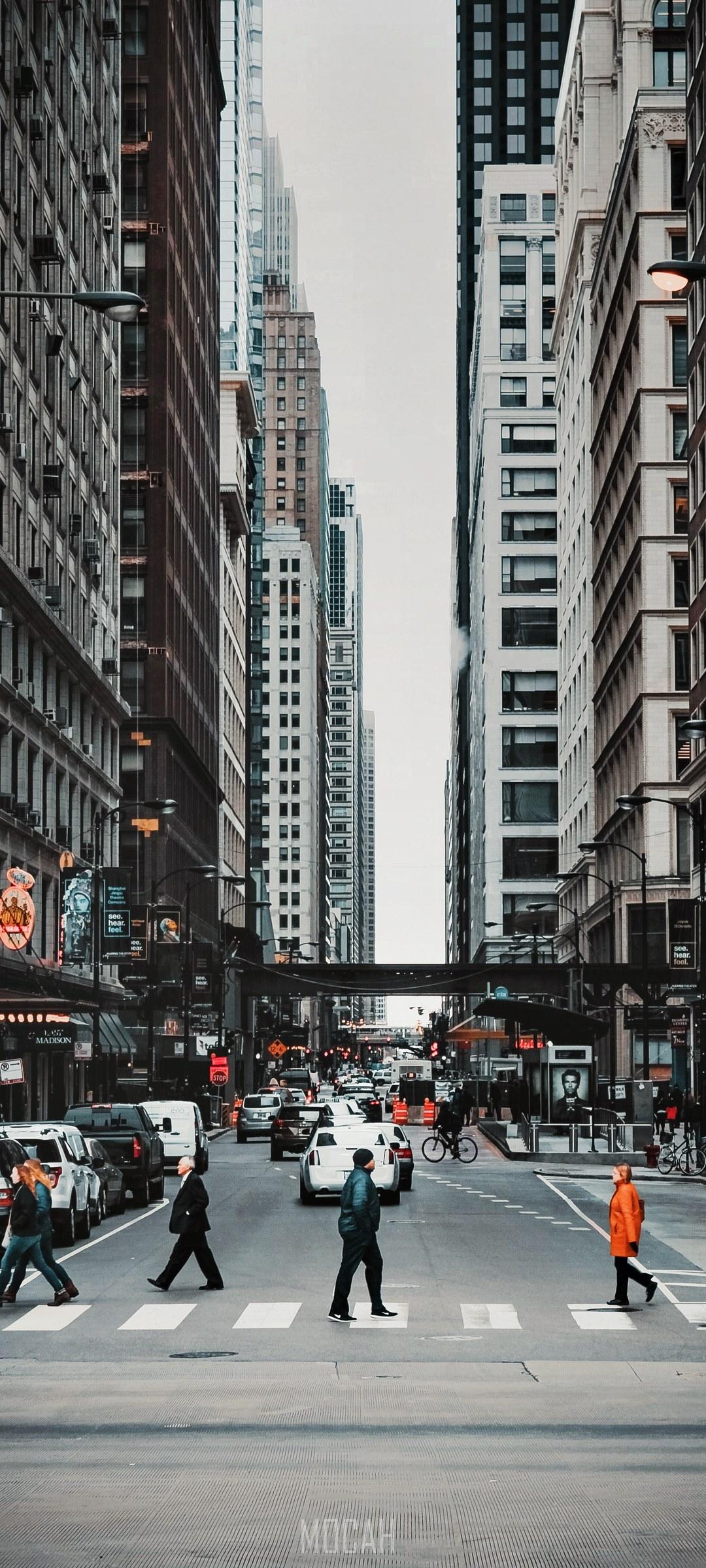 1080x2400 people crossing the crosswalk during busy traffic in the metropolitan urban area with skyscrapers, _people crossing the crosswalk in a city center, HTC U11 wallpaper 1080p, 1440x2560 HD Wallpaper