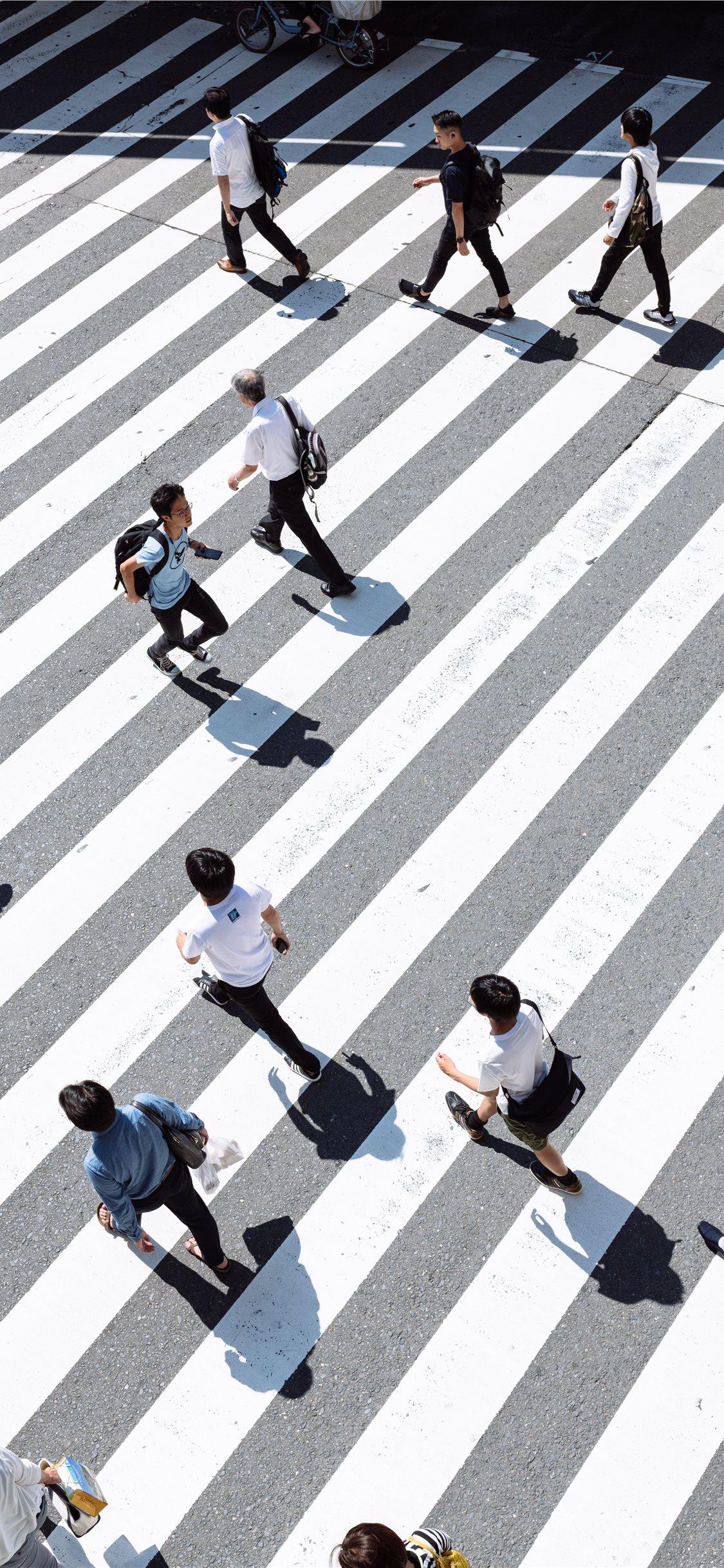 1125x2436 Best Pedestrian crossing iPhone X HD Wallpaper